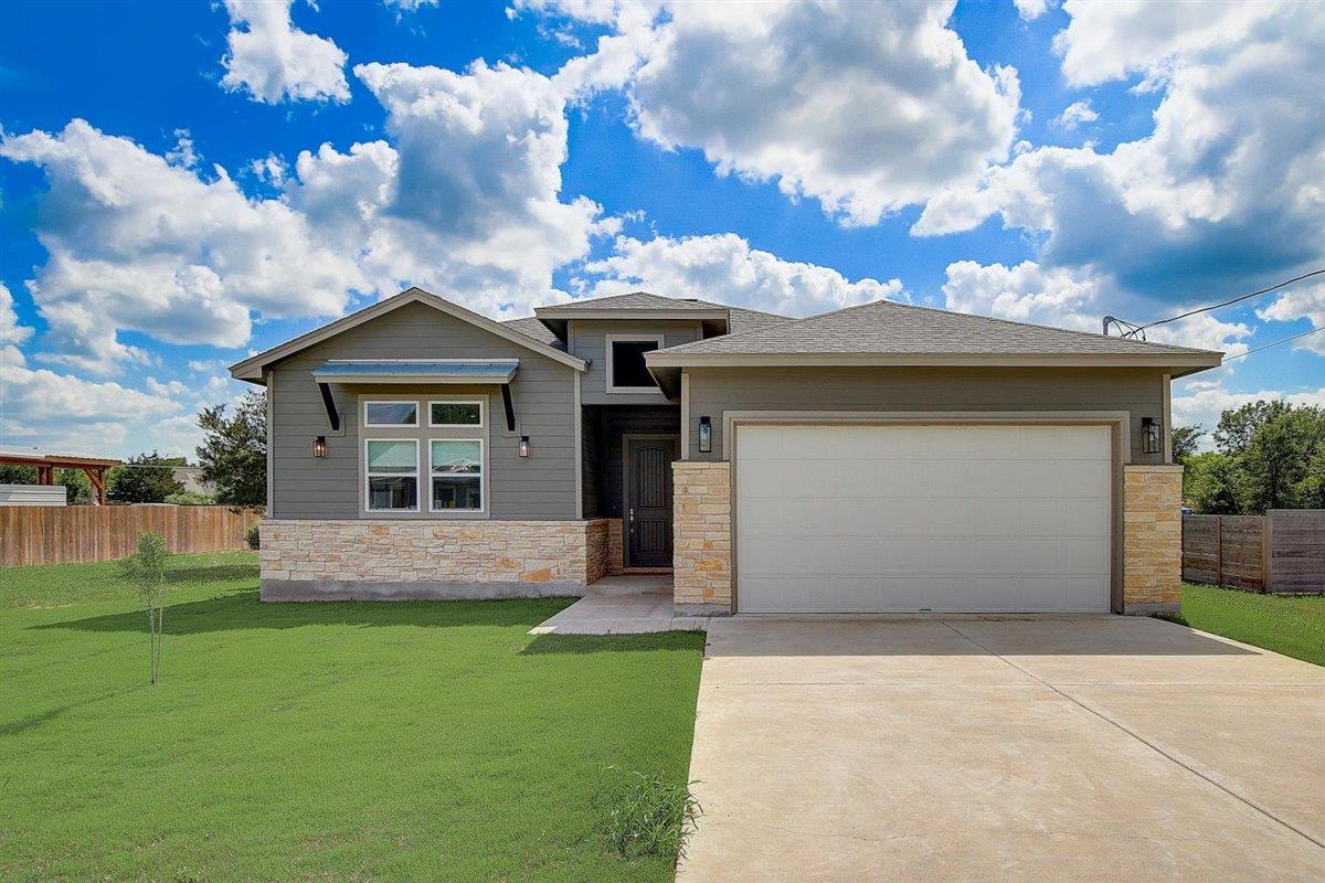 121 Naalehu Ct, Bastrop, TX 78602