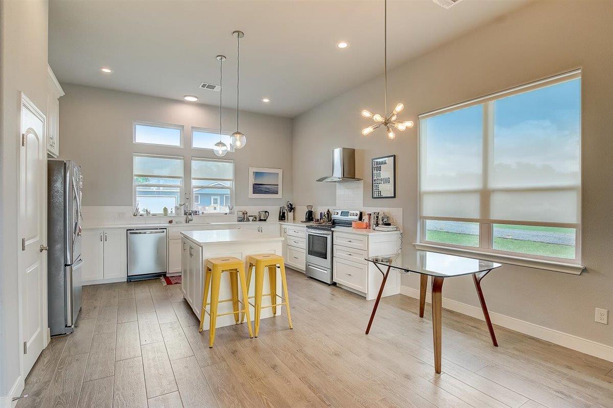 121 Naalehu Ct, Bastrop, TX 78602