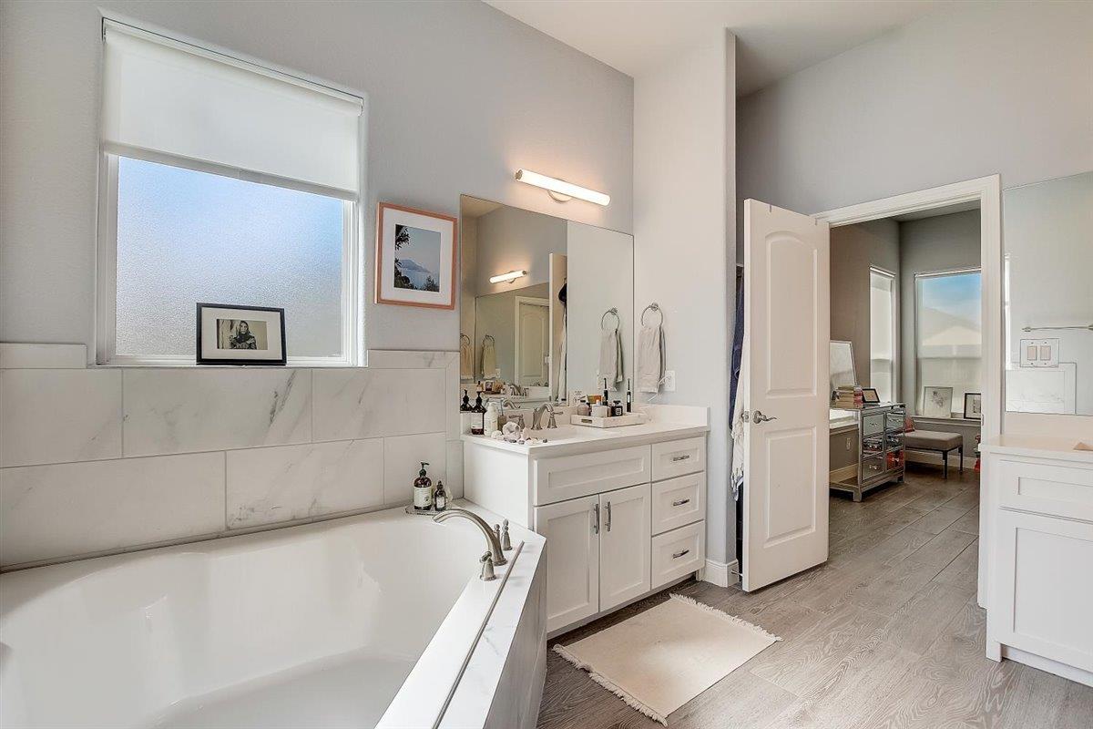 121 Naalehu Ct, Bastrop, TX 78602