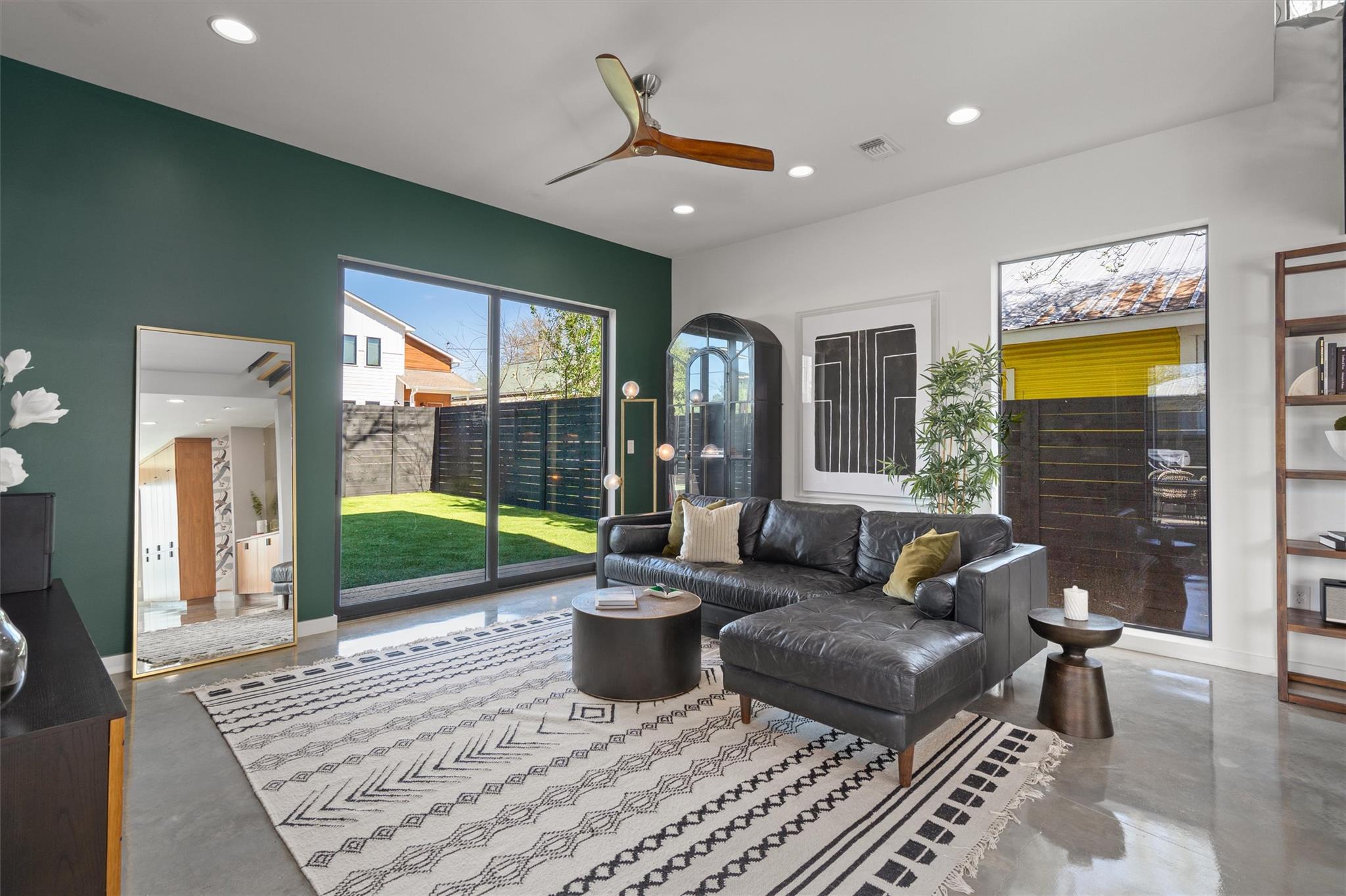 2401 E 11th St, Austin, TX 78702