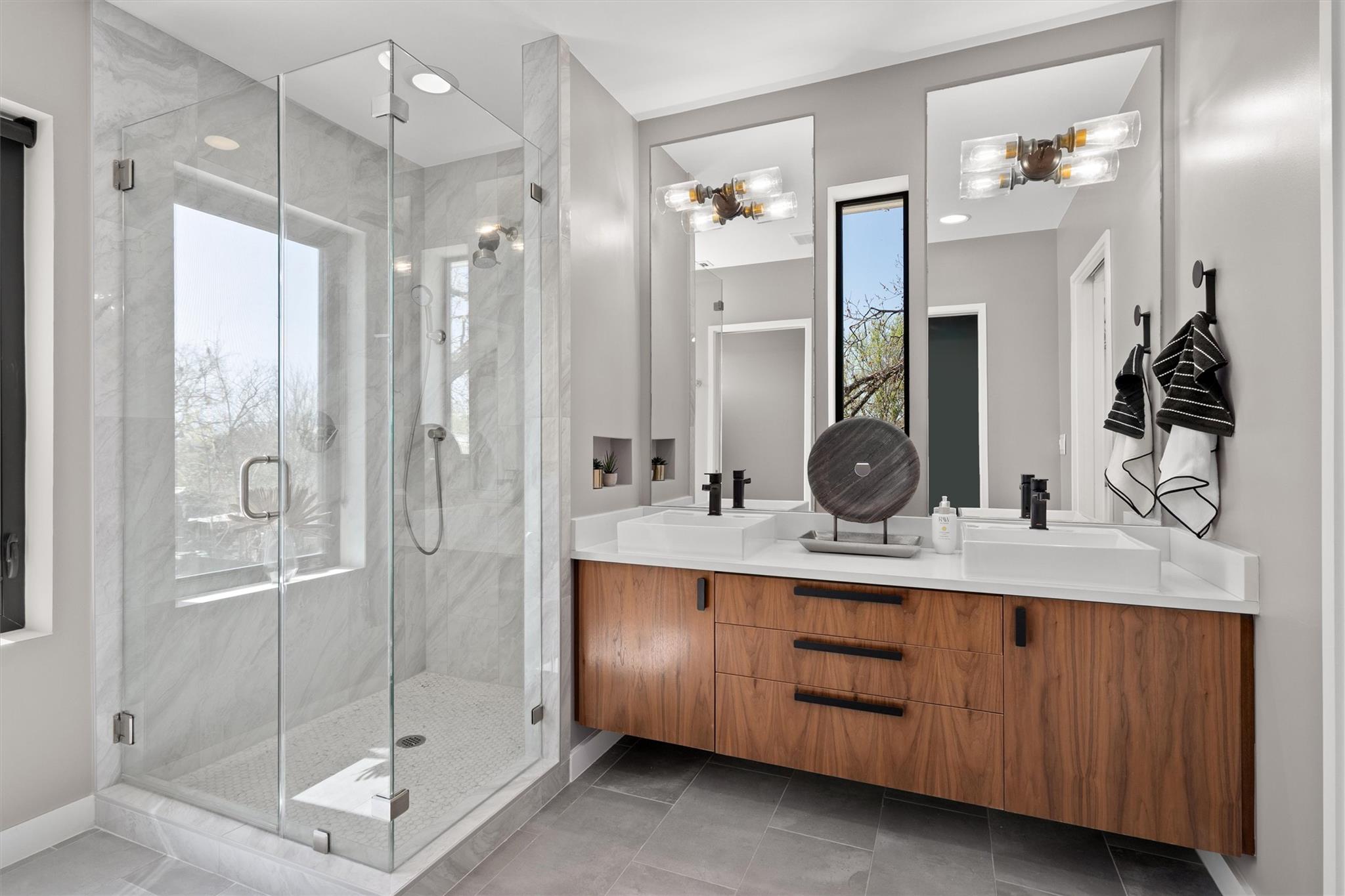 2401 E 11th St, Austin, TX 78702