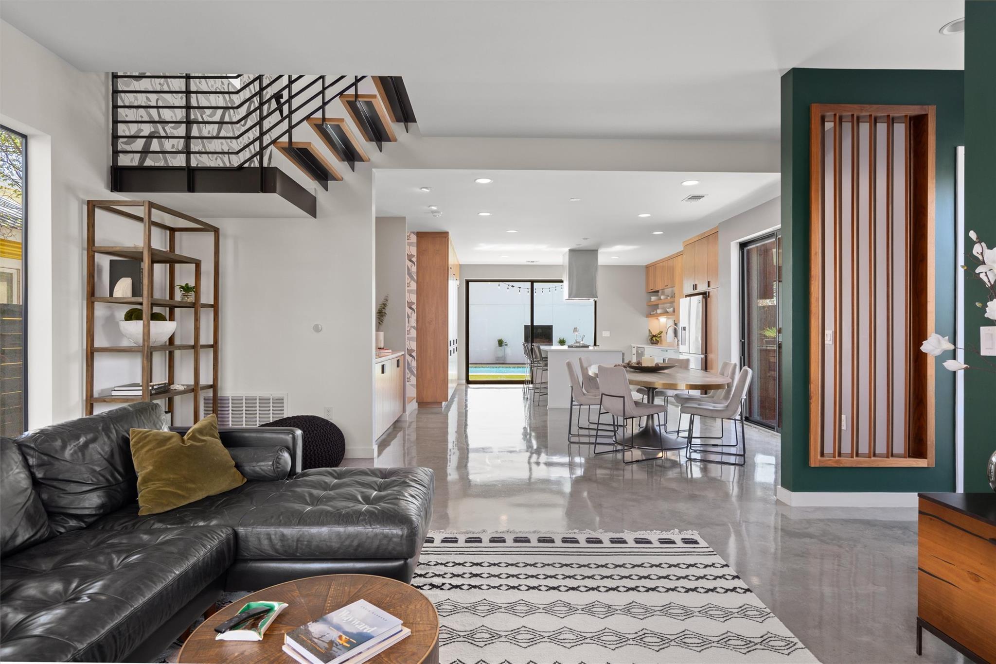 2401 E 11th St, Austin, TX 78702