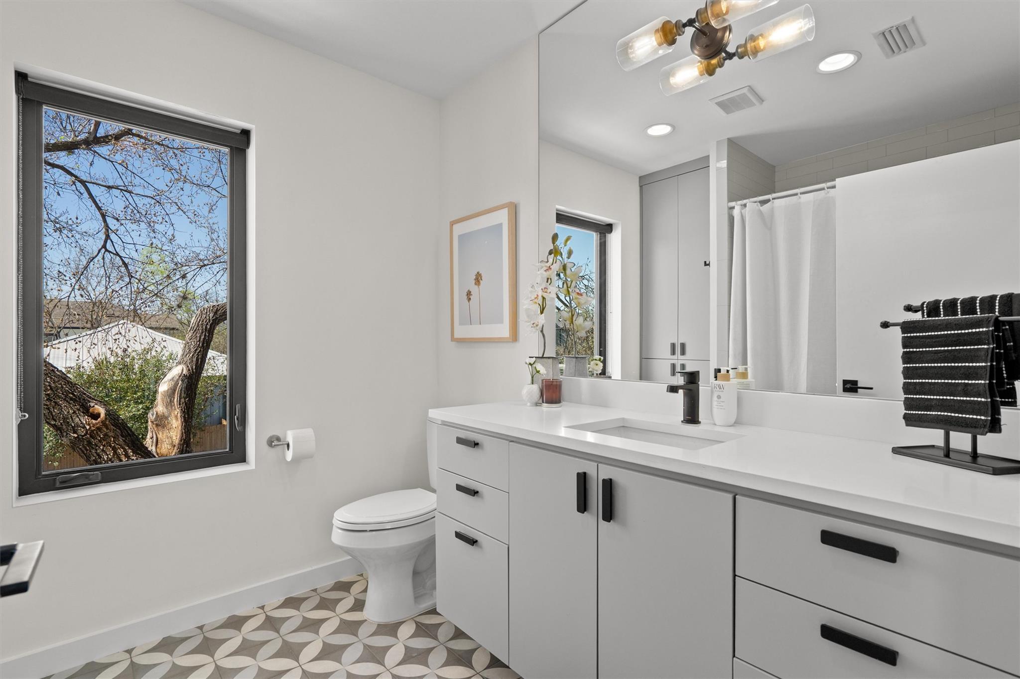 2401 E 11th St, Austin, TX 78702