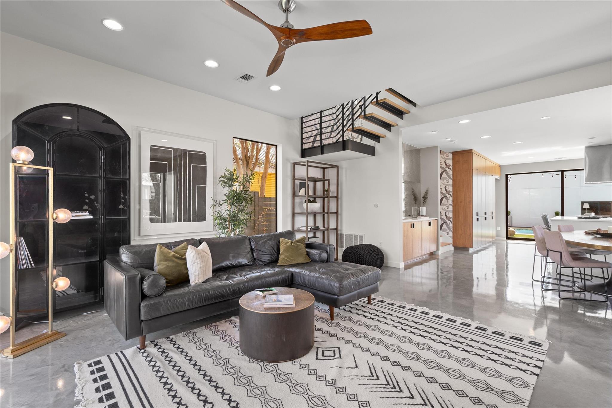 2401 E 11th St, Austin, TX 78702