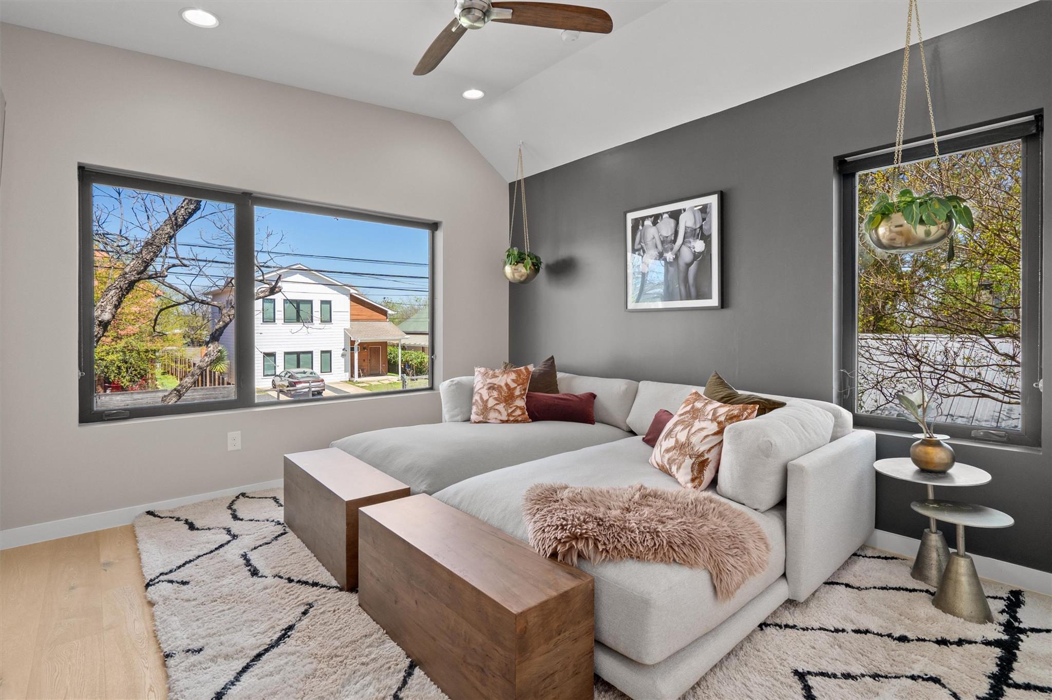 2401 E 11th St, Austin, TX 78702