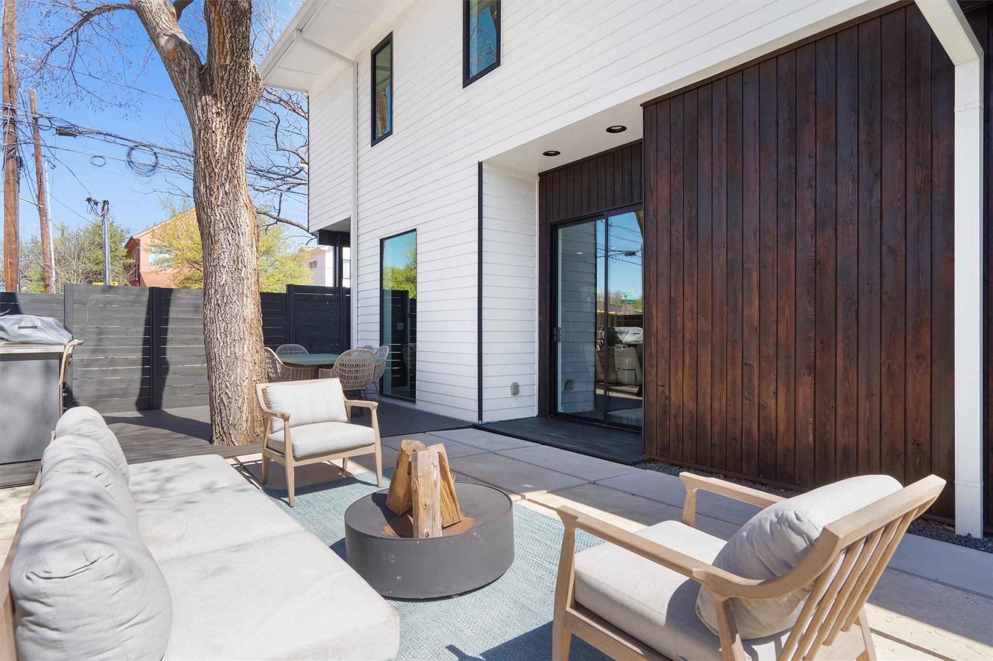 2401 E 11th St, Austin, TX 78702