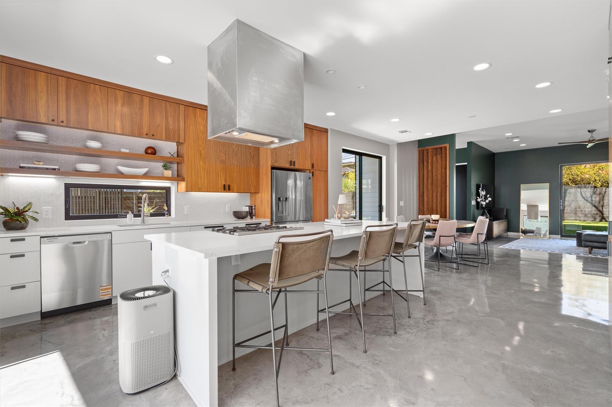 2401 E 11th St, Austin, TX 78702