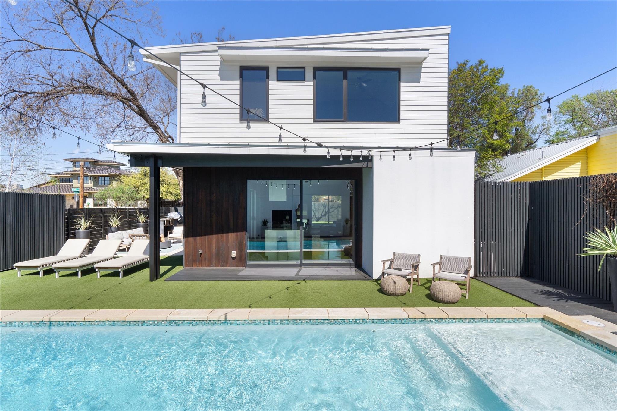 2401 E 11th St, Austin, TX 78702