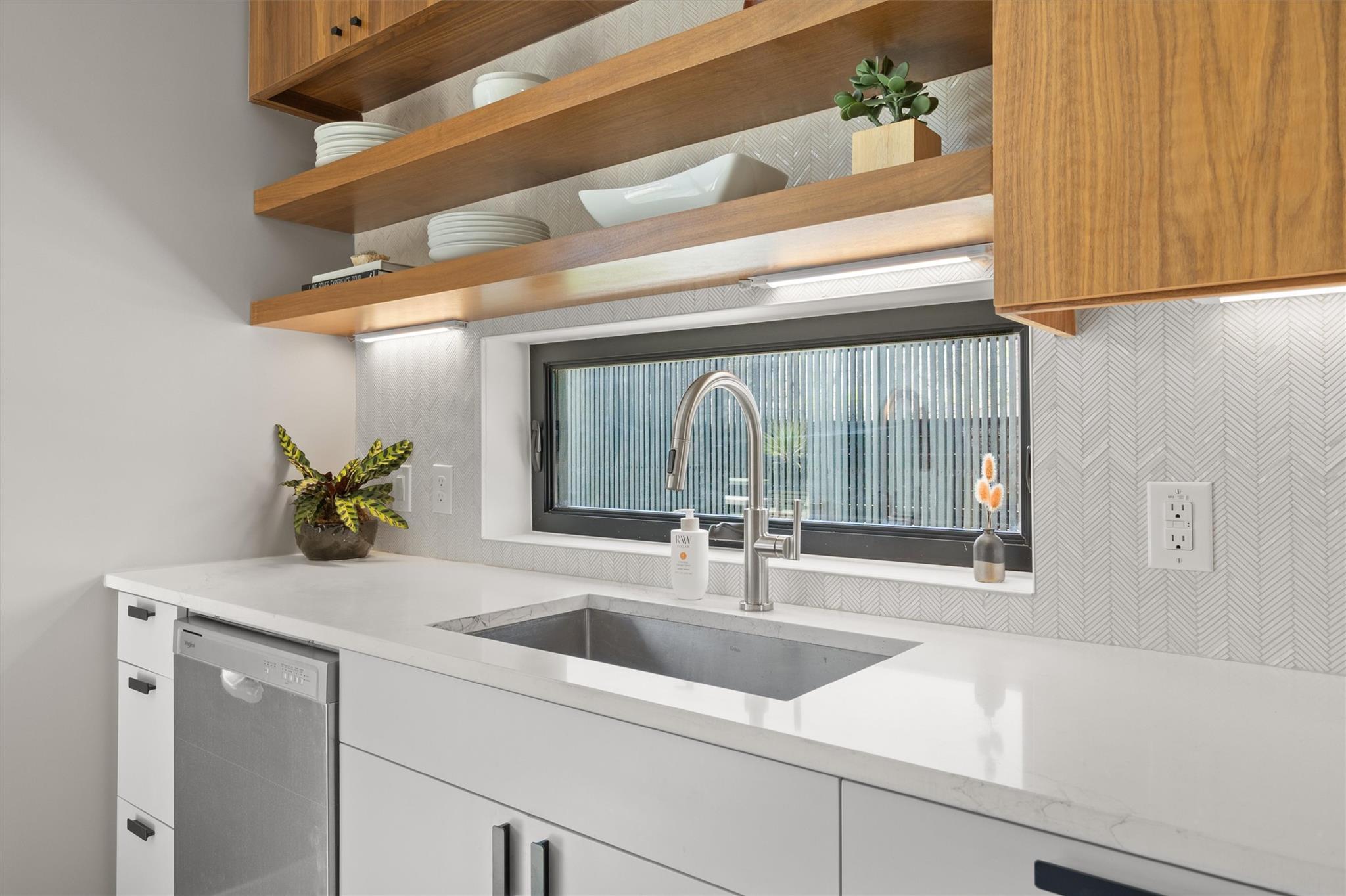 2401 E 11th St, Austin, TX 78702