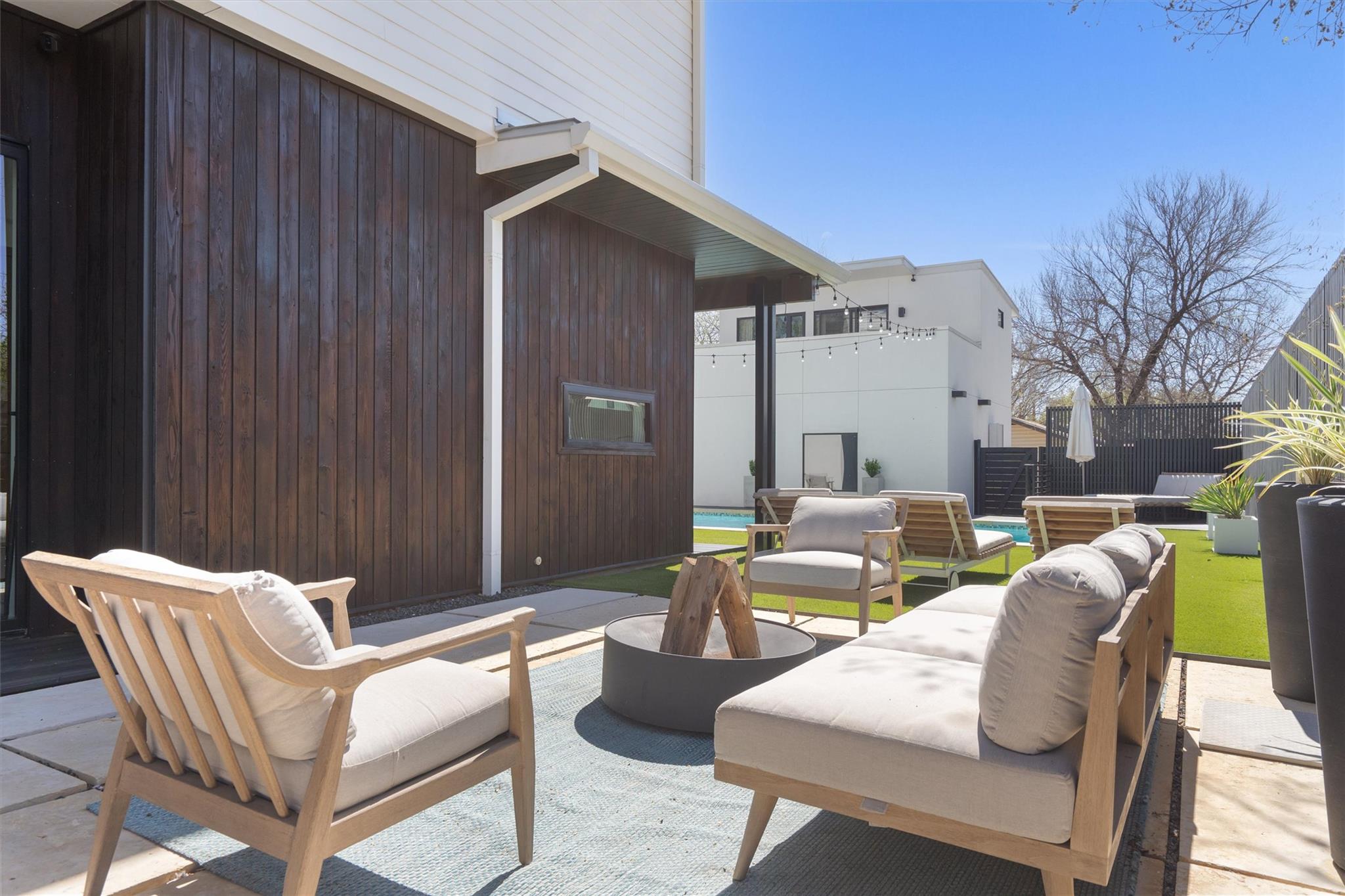 2401 E 11th St, Austin, TX 78702