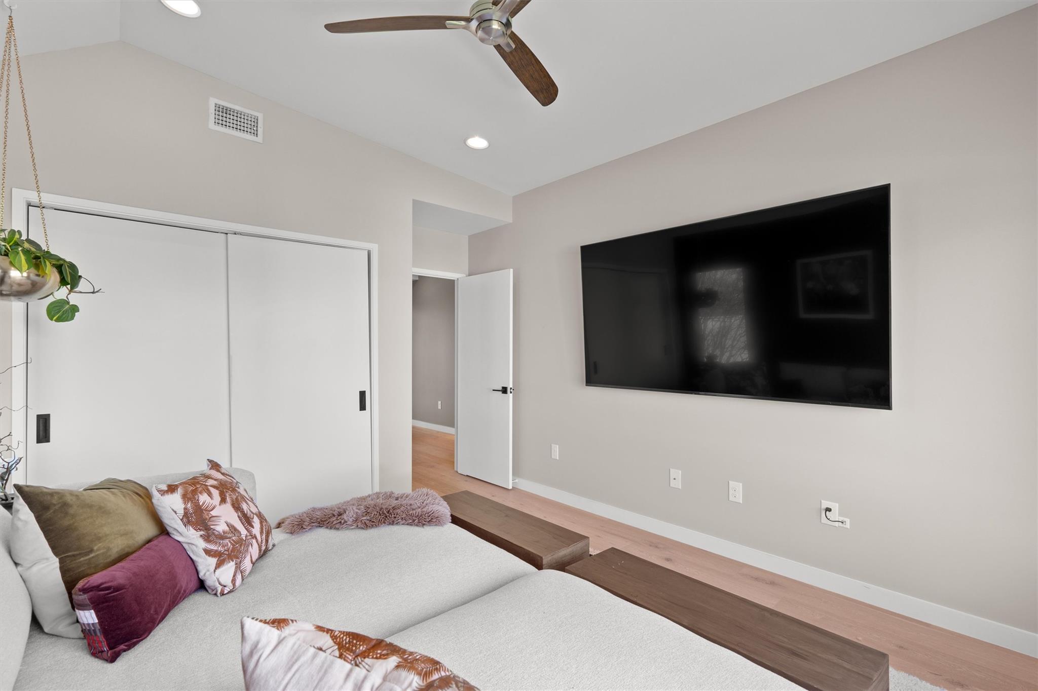 2401 E 11th St, Austin, TX 78702