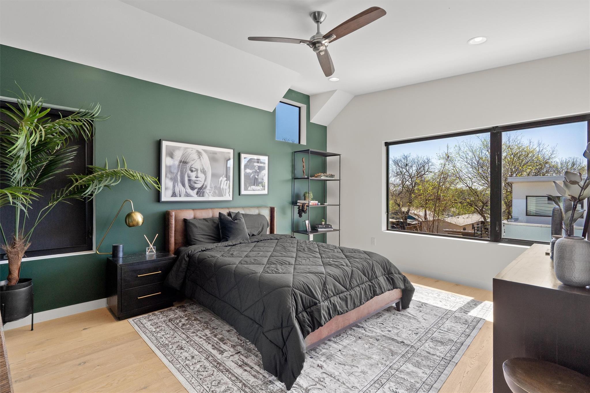 2401 E 11th St, Austin, TX 78702