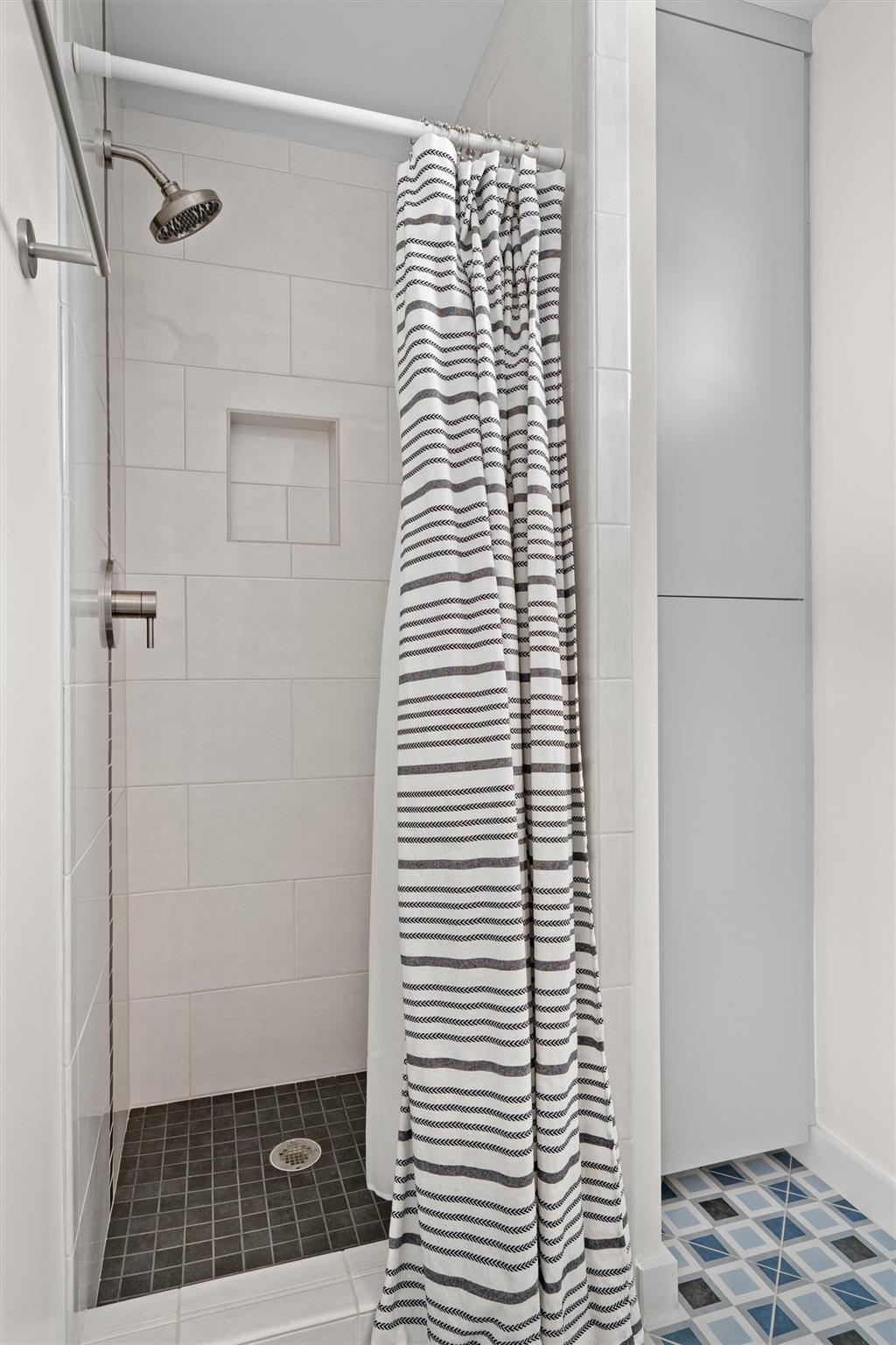 2401 E 11th St, Austin, TX 78702