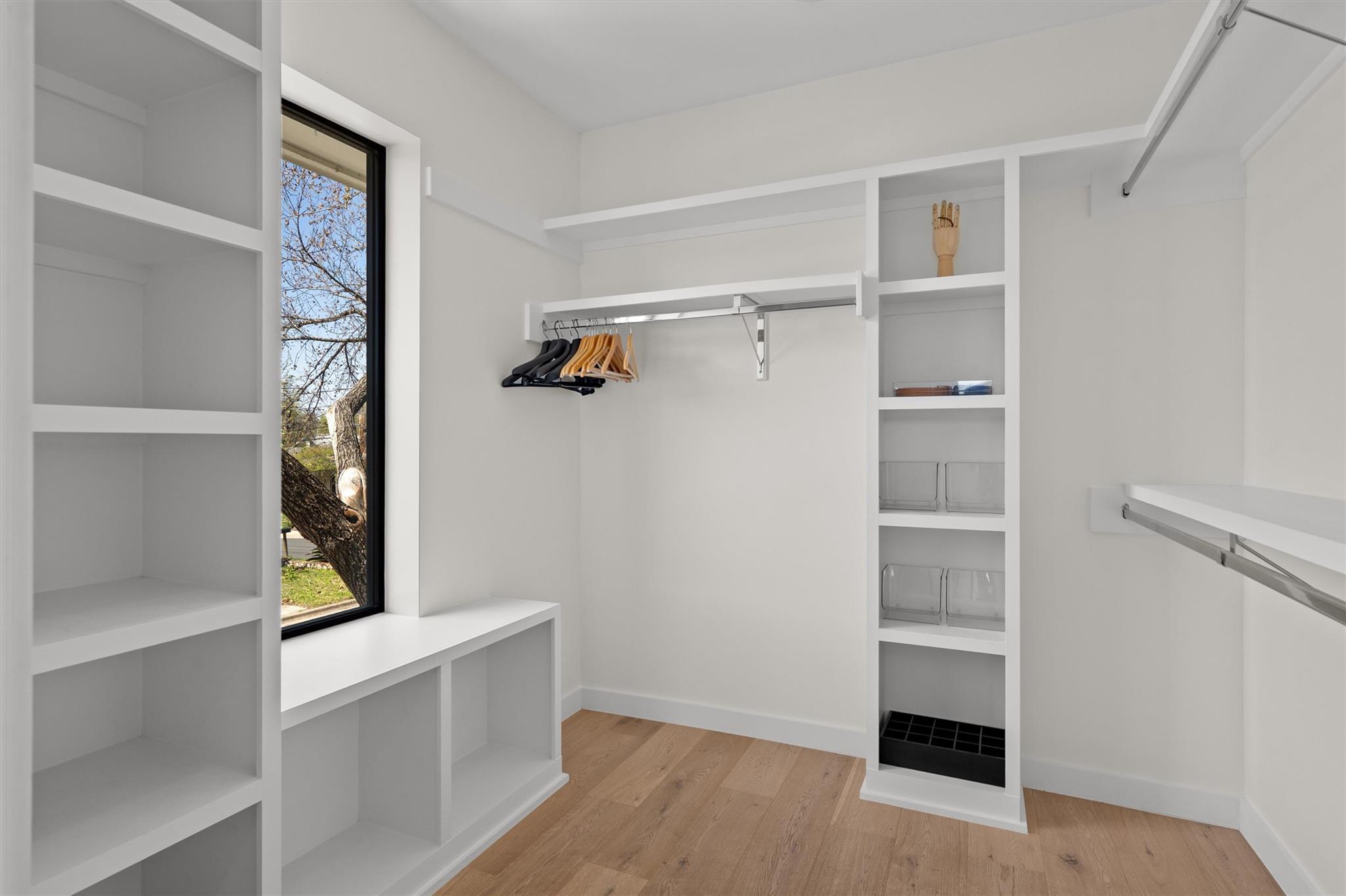 2401 E 11th St, Austin, TX 78702