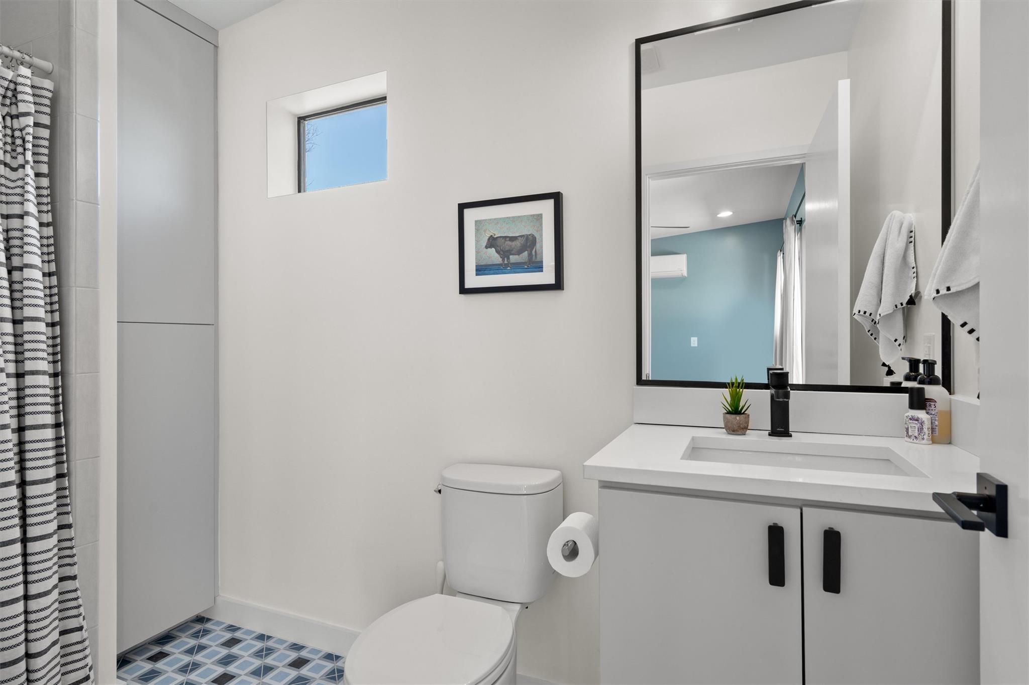 2401 E 11th St, Austin, TX 78702