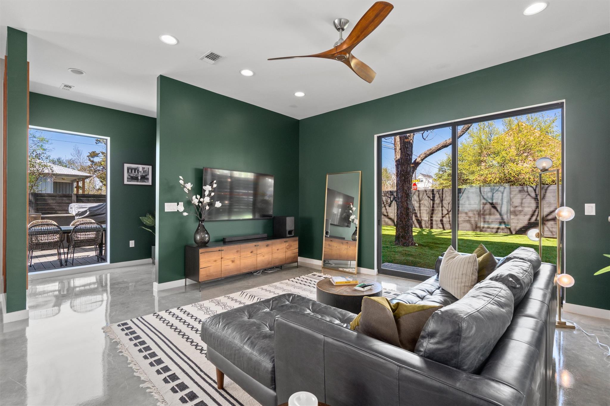 2401 E 11th St, Austin, TX 78702