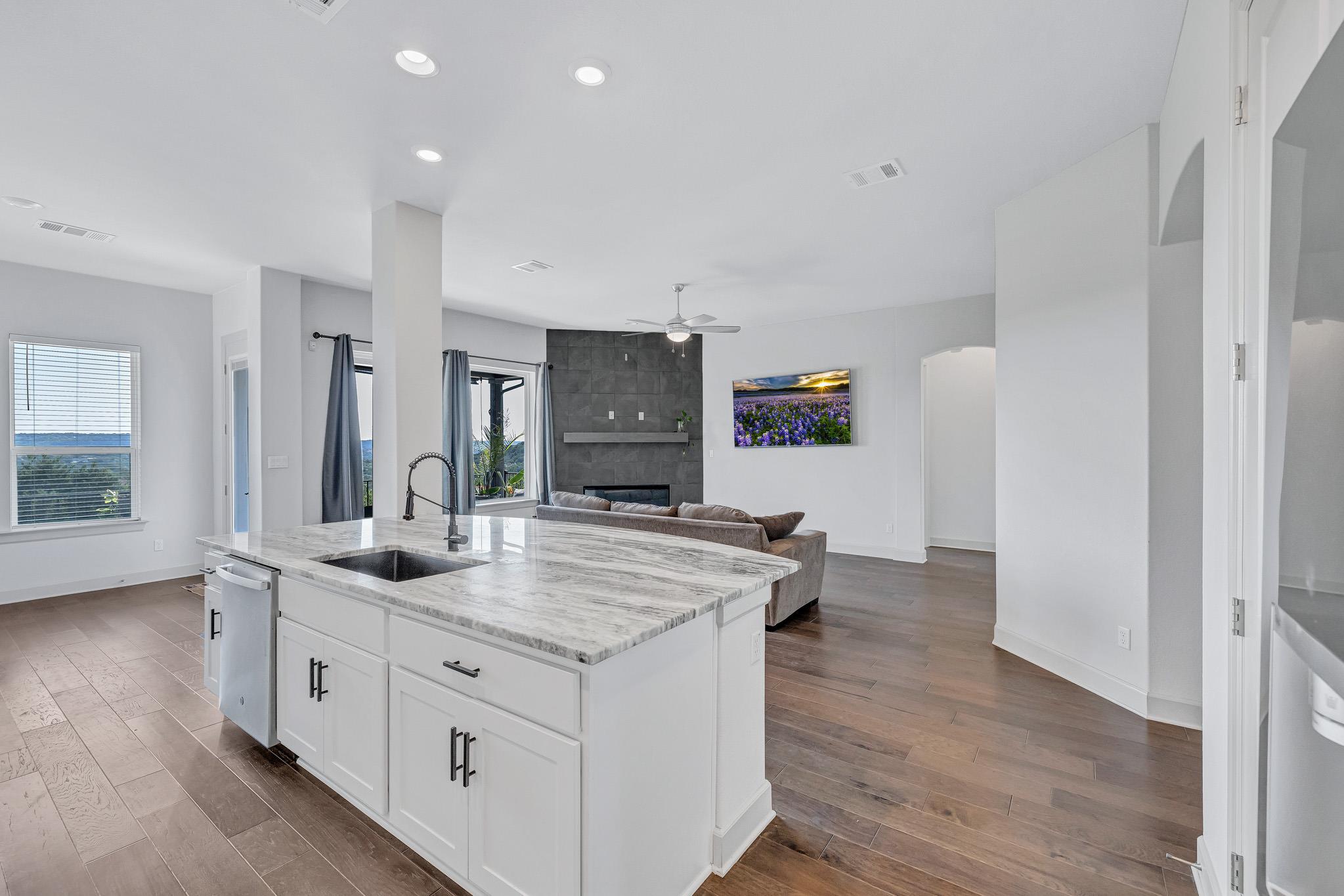 101 S Creek Cir, Bertram, TX 78605