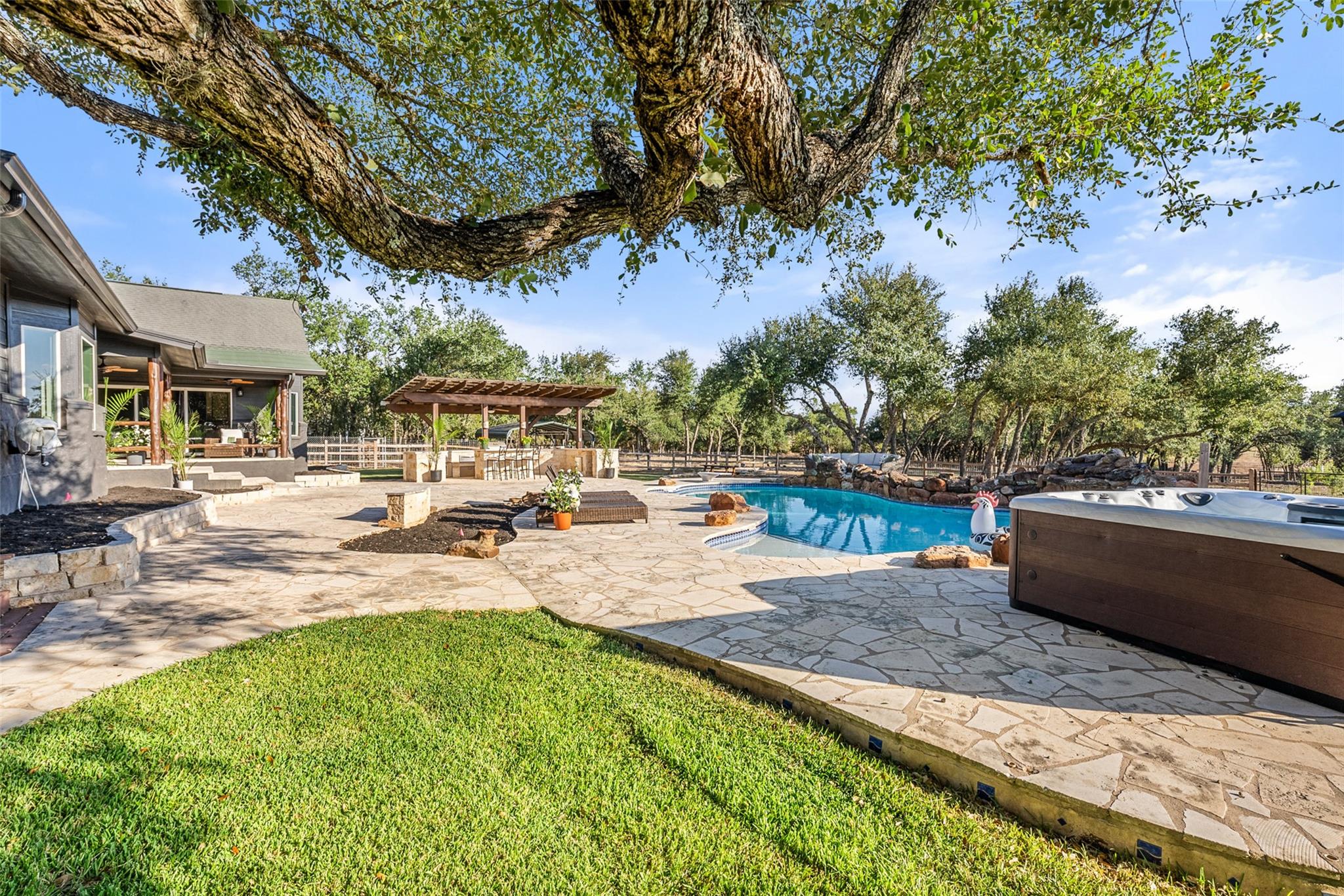 220 Fawn Meadow Dr, Dripping Springs, TX 78620
