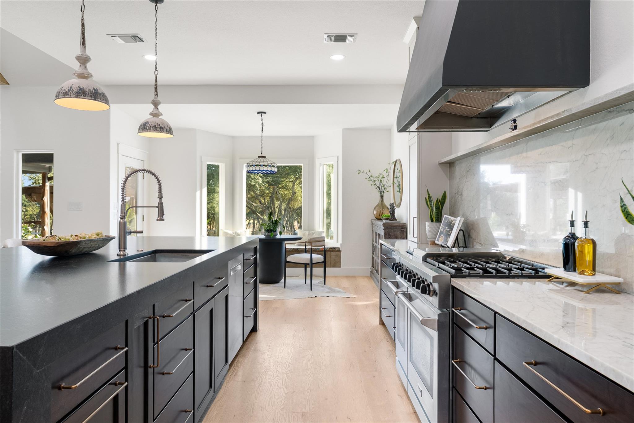 220 Fawn Meadow Dr, Dripping Springs, TX 78620