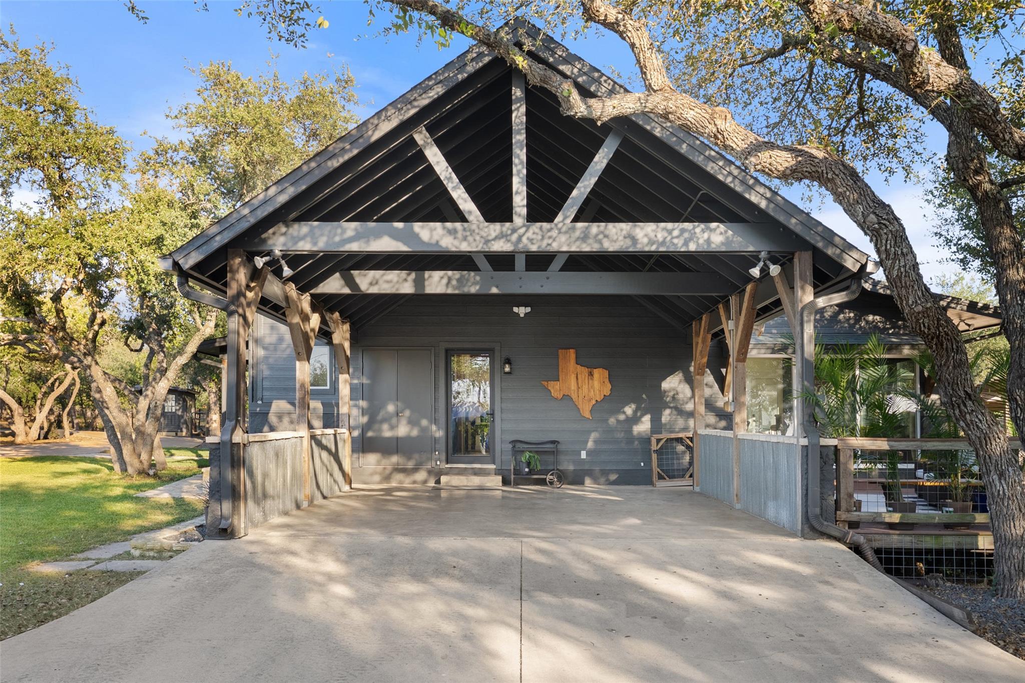 220 Fawn Meadow Dr, Dripping Springs, TX 78620