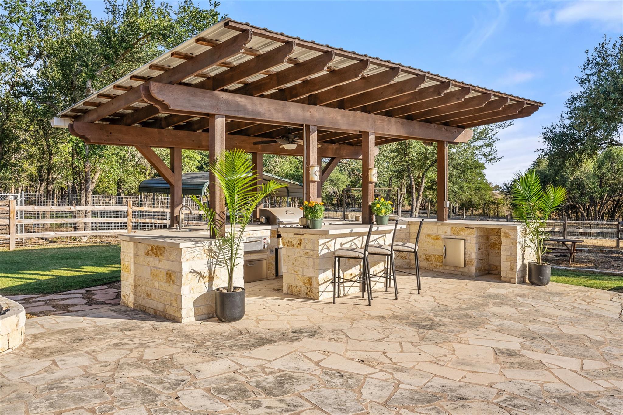 220 Fawn Meadow Dr, Dripping Springs, TX 78620