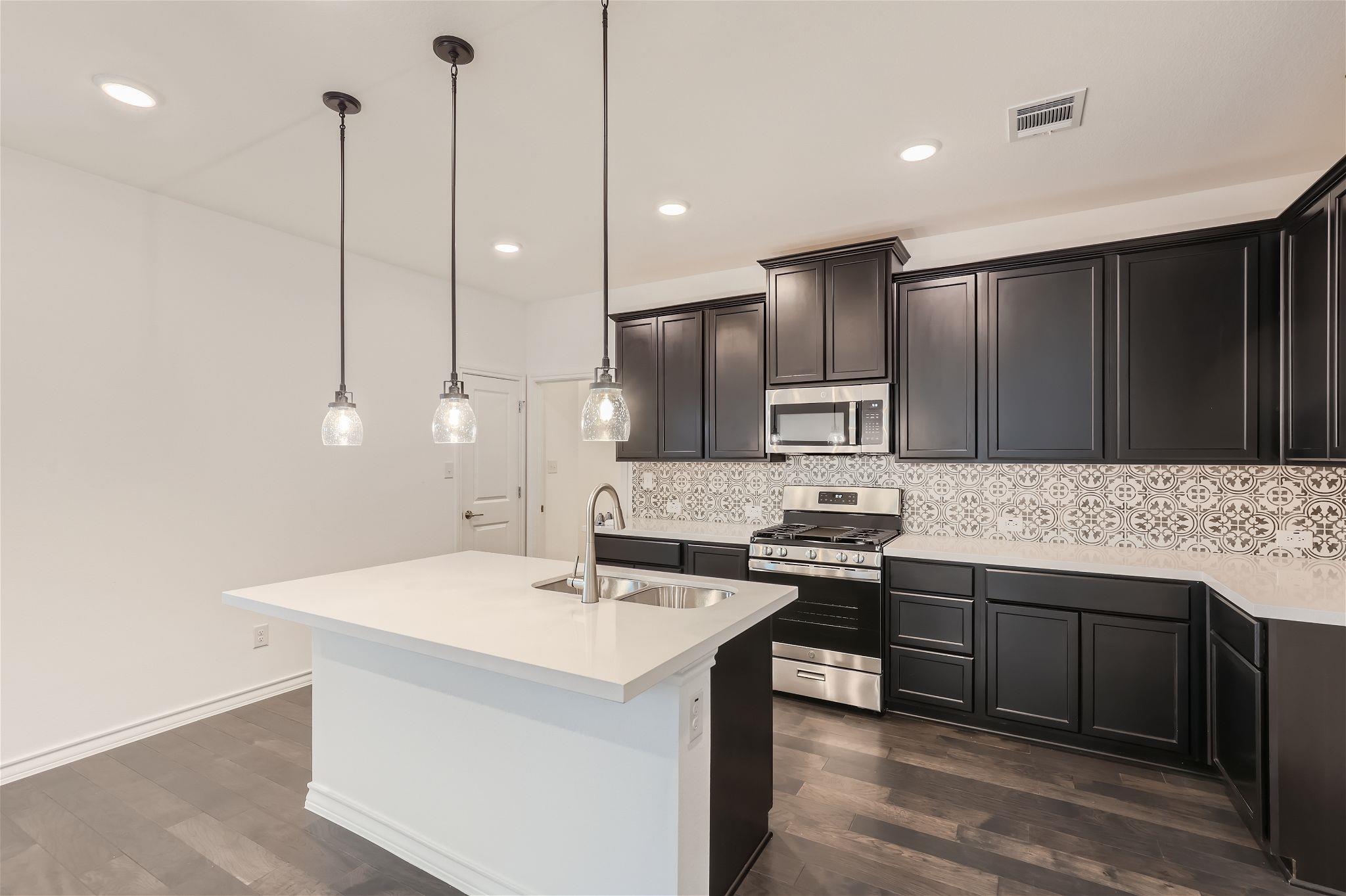 125 Watkinville Rd, Hutto, TX 78634