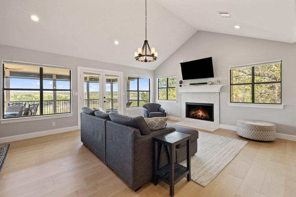 1021 Coventry Rd, Spicewood, TX 78669