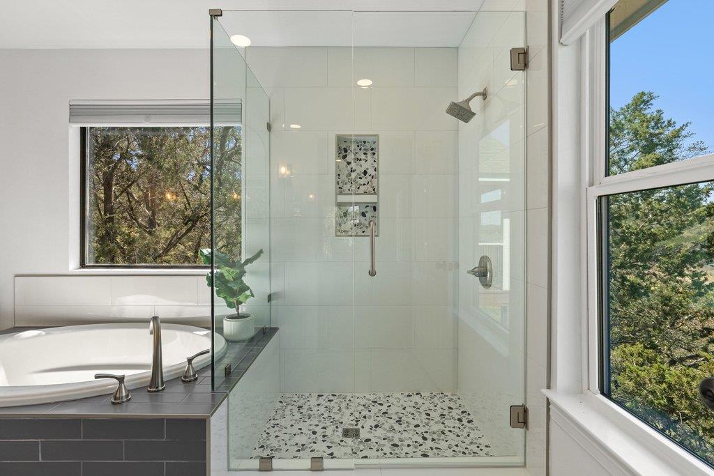 1021 Coventry Rd, Spicewood, TX 78669