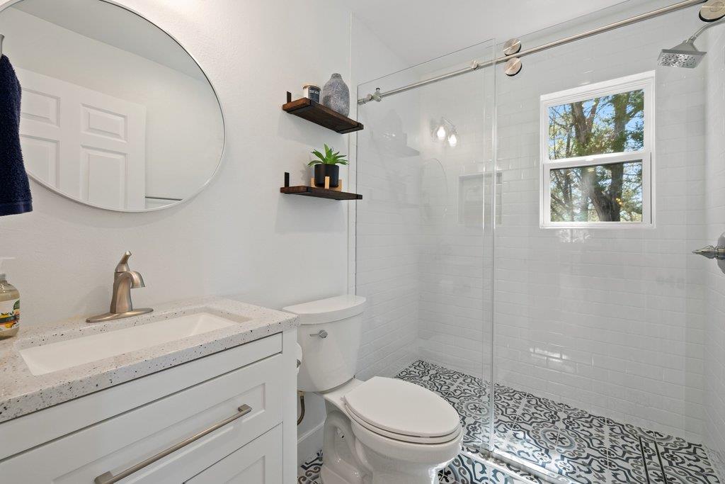 1021 Coventry Rd, Spicewood, TX 78669