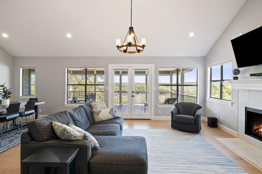 1021 Coventry Rd, Spicewood, TX 78669