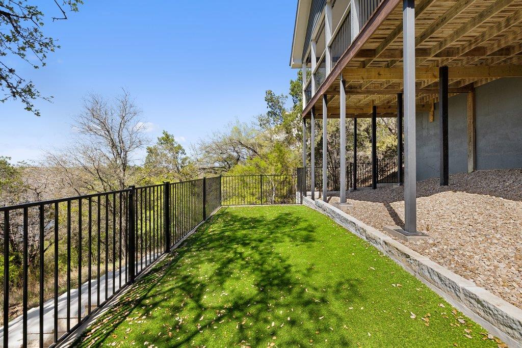 1021 Coventry Rd, Spicewood, TX 78669