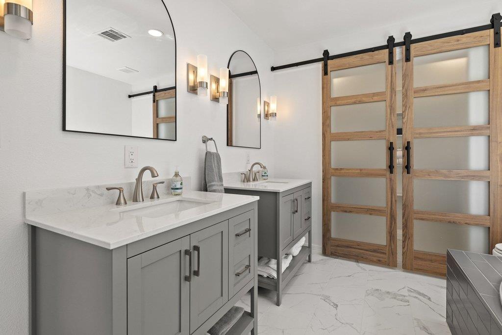 1021 Coventry Rd, Spicewood, TX 78669