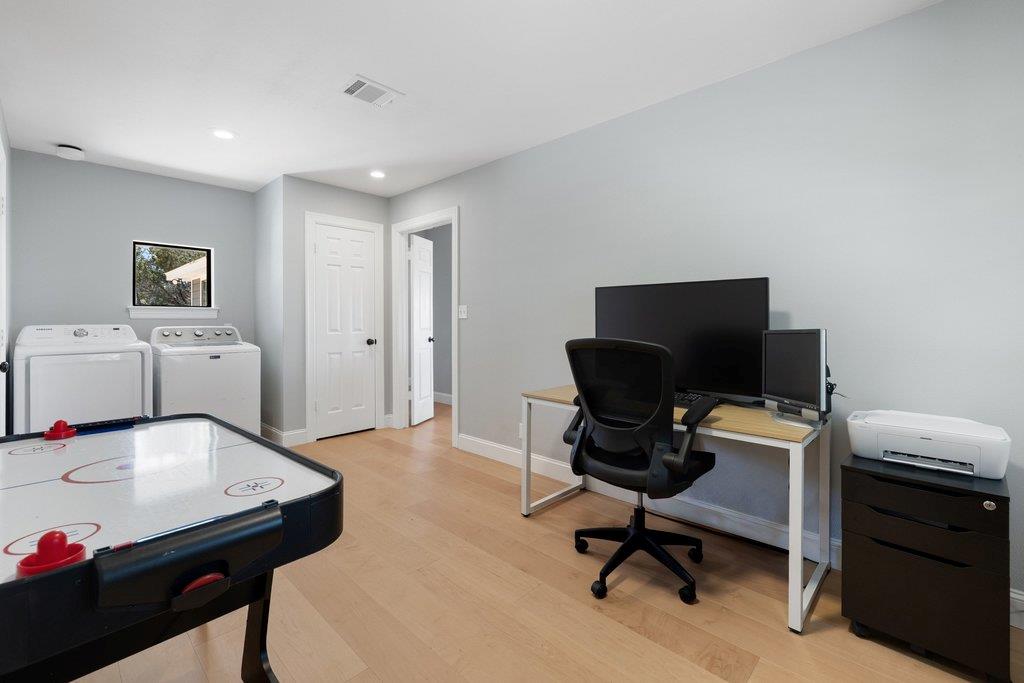 1021 Coventry Rd, Spicewood, TX 78669