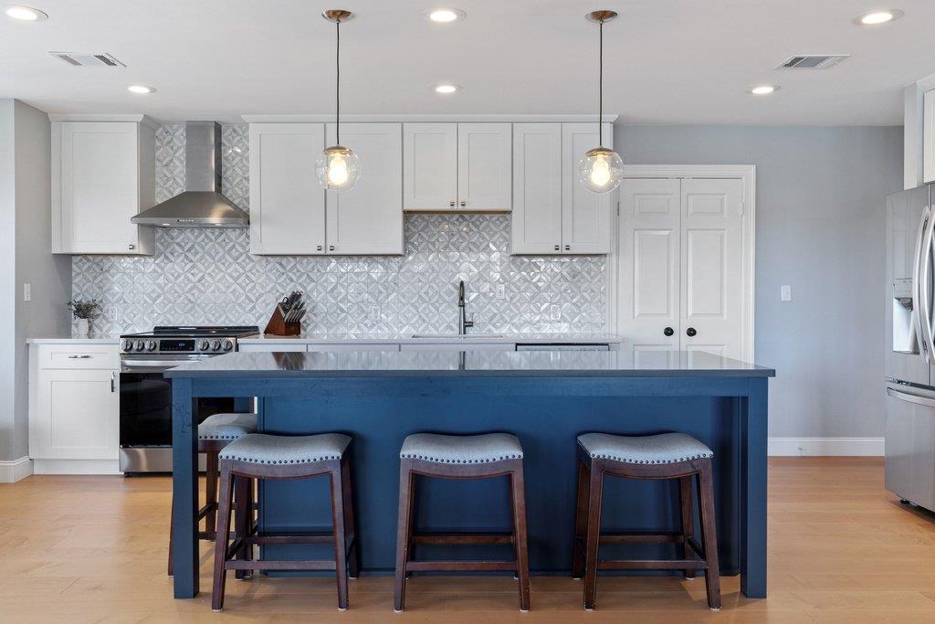 1021 Coventry Rd, Spicewood, TX 78669