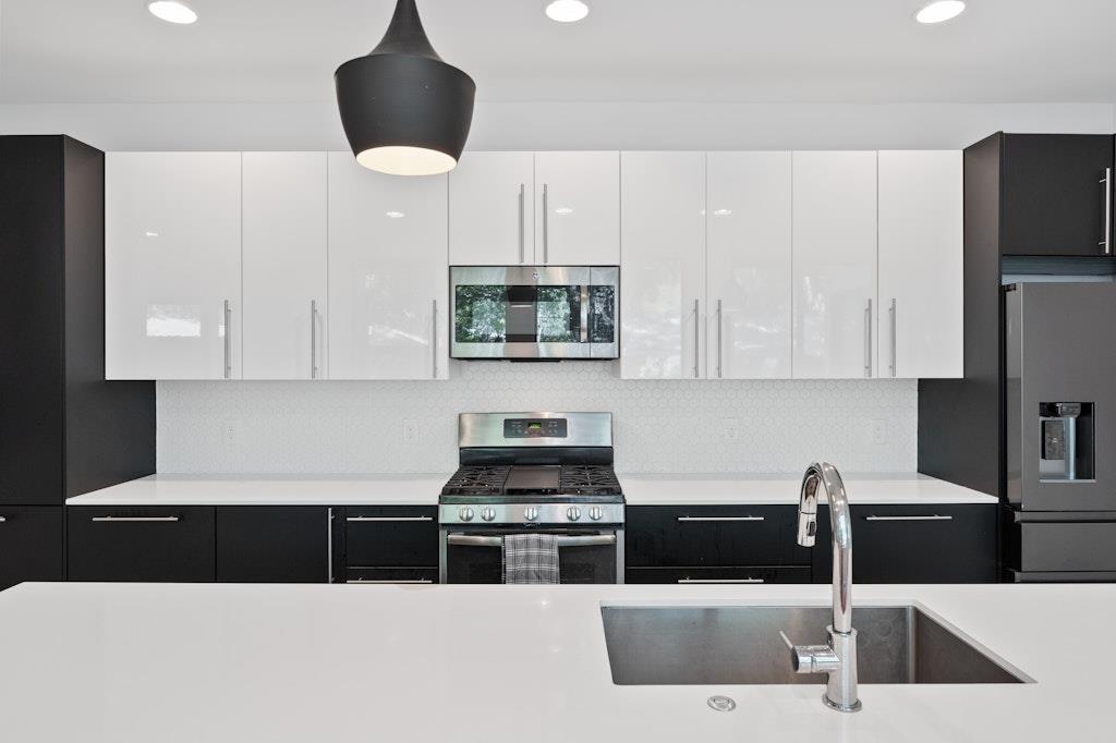 1005 Cardinal Ln # B, Austin, TX 78704