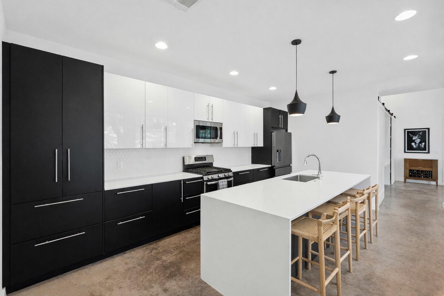 1005 Cardinal Ln # B, Austin, TX 78704