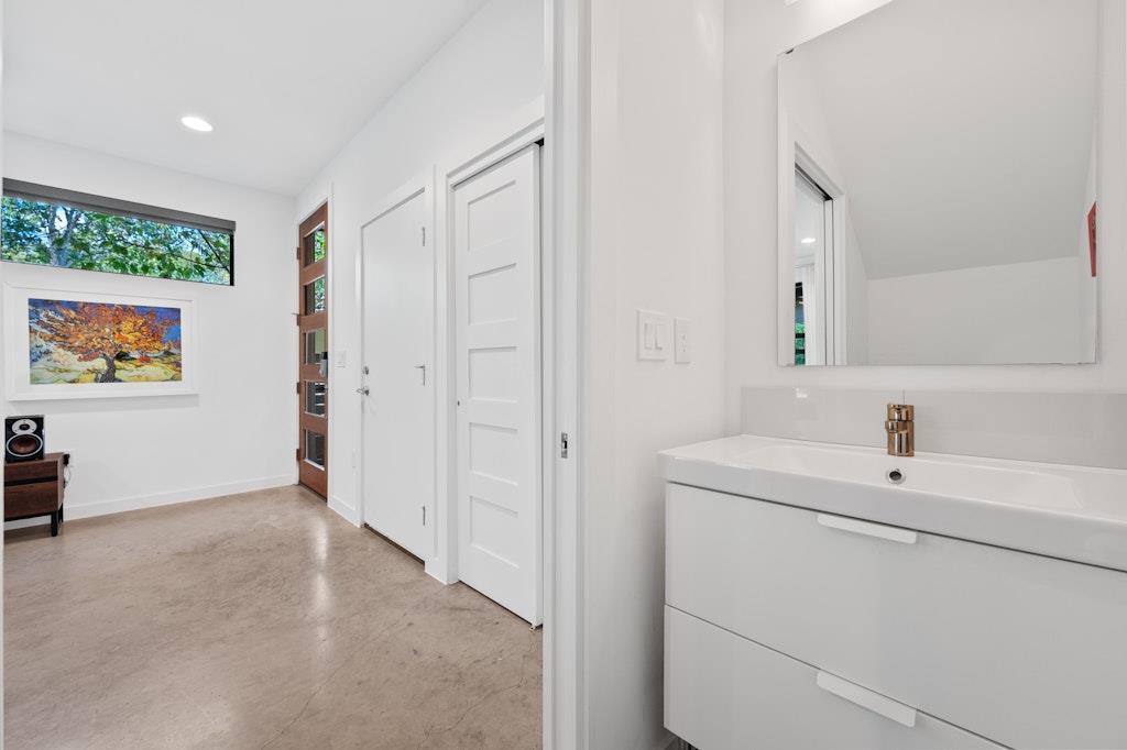 1005 Cardinal Ln # B, Austin, TX 78704