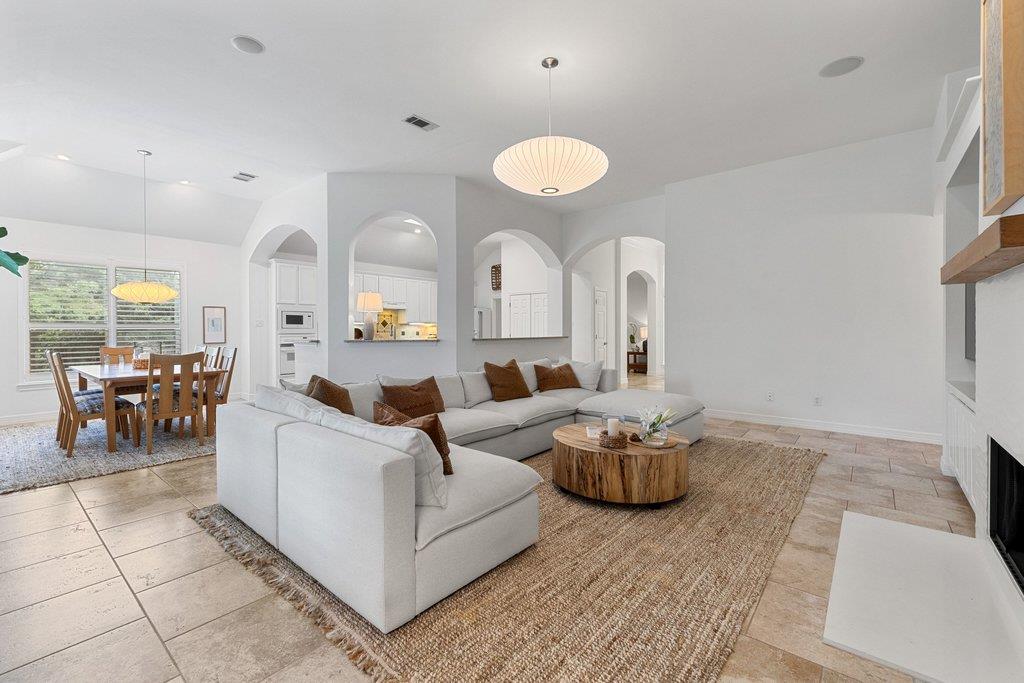 100 Brentwood Dr, Georgetown, TX 78628