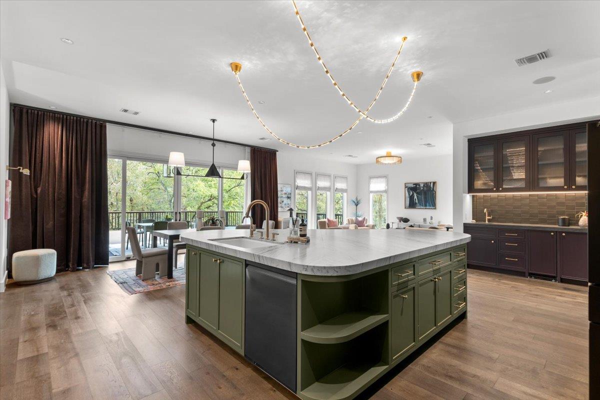 2200 W 9th St, Austin, TX 78703