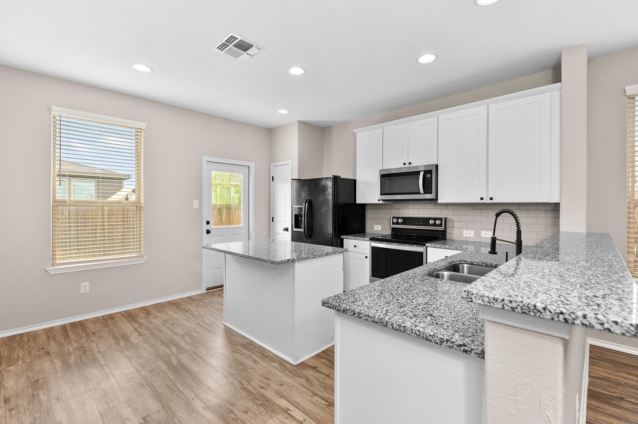 508 Crane Crest Dr, Jarrell, TX 76537