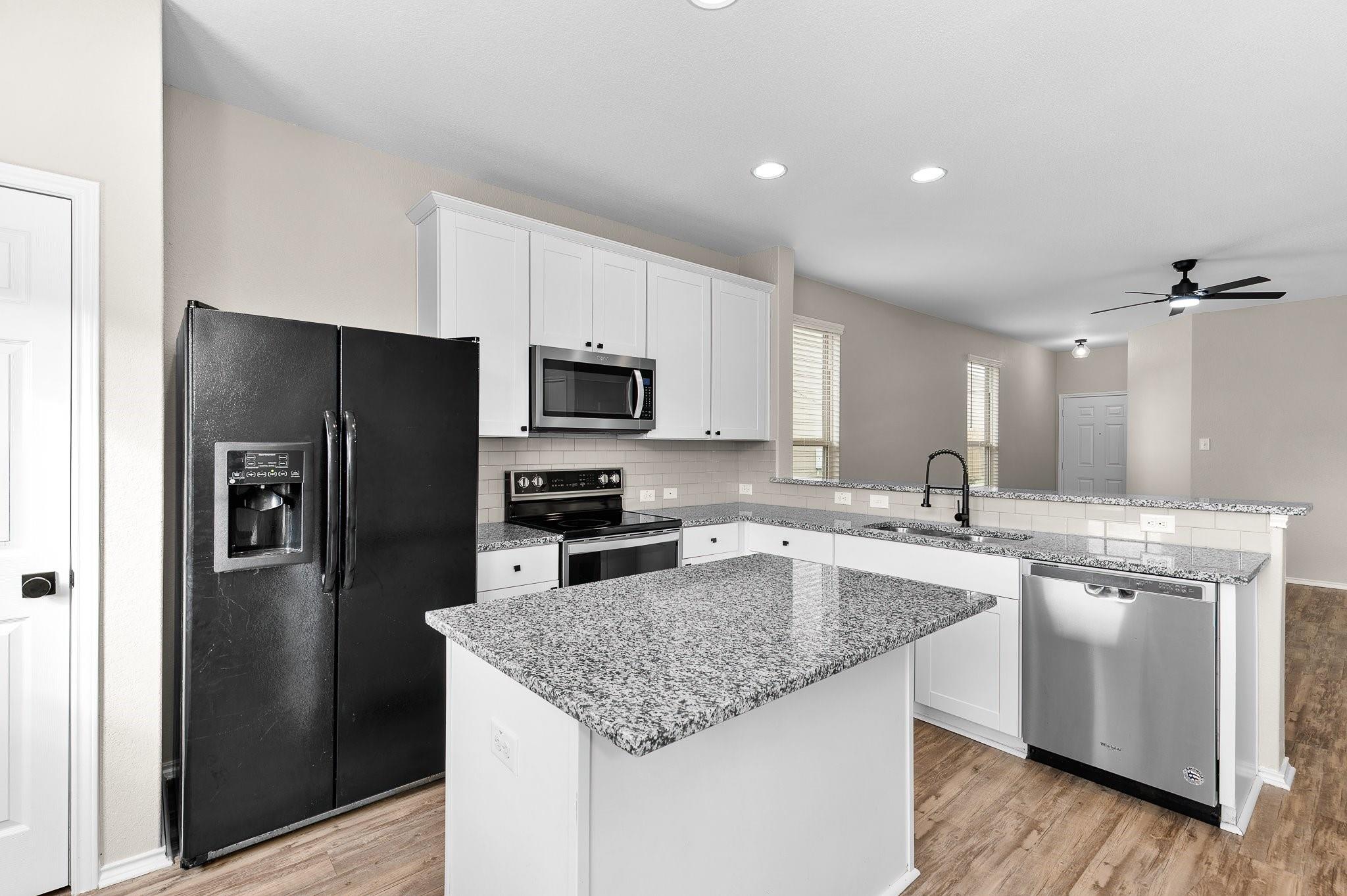 508 Crane Crest Dr, Jarrell, TX 76537