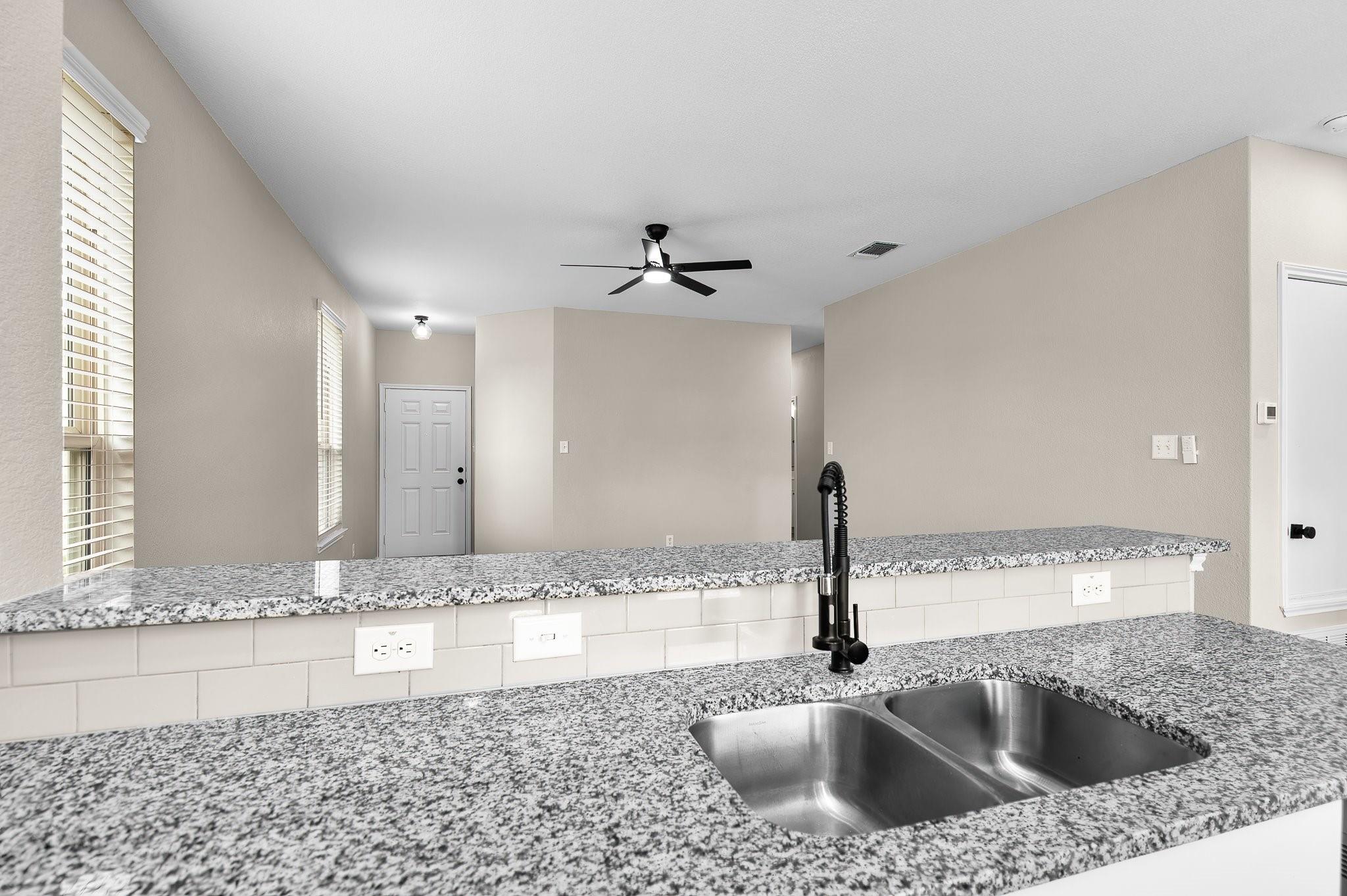 508 Crane Crest Dr, Jarrell, TX 76537