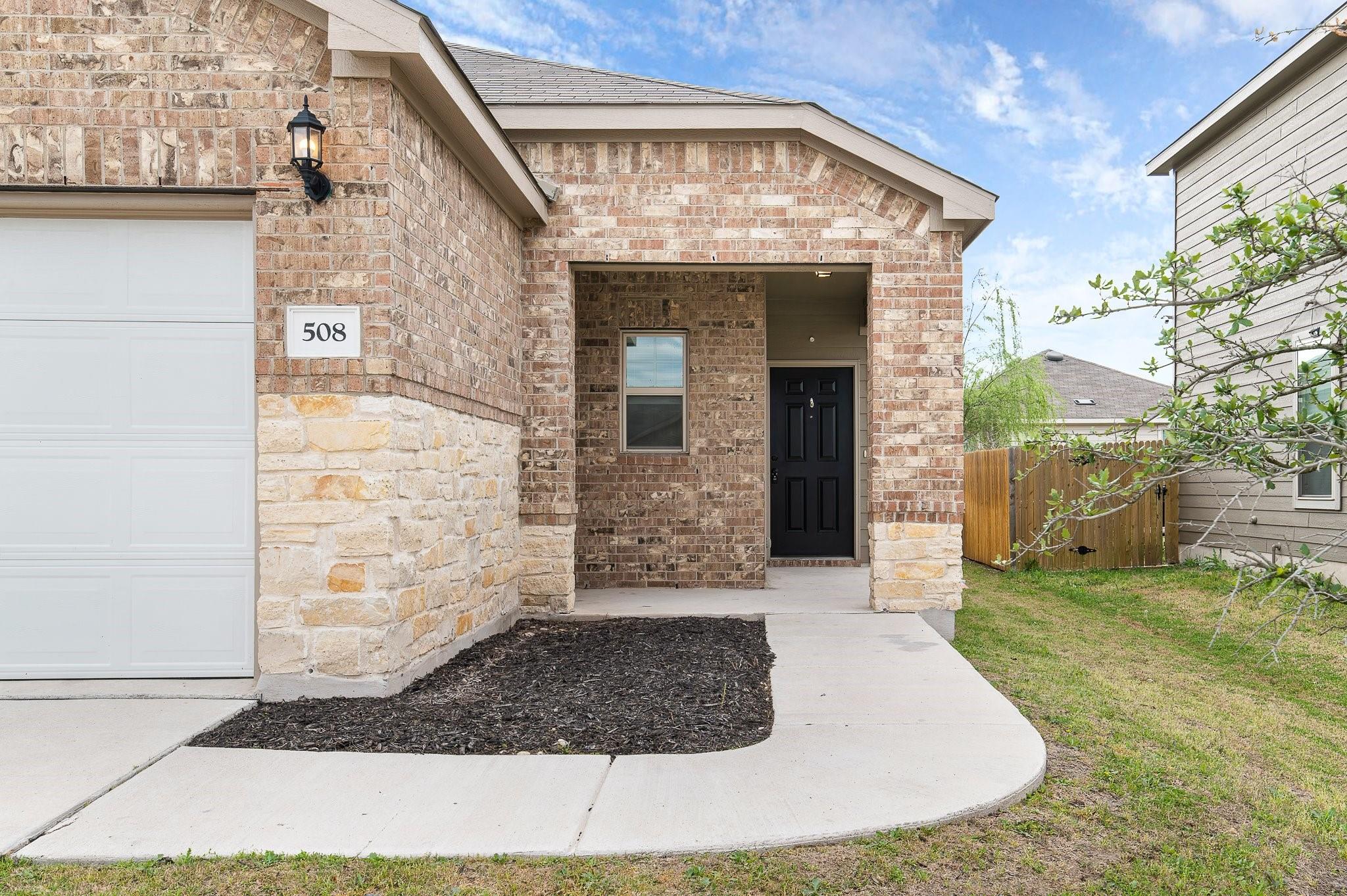 508 Crane Crest Dr, Jarrell, TX 76537
