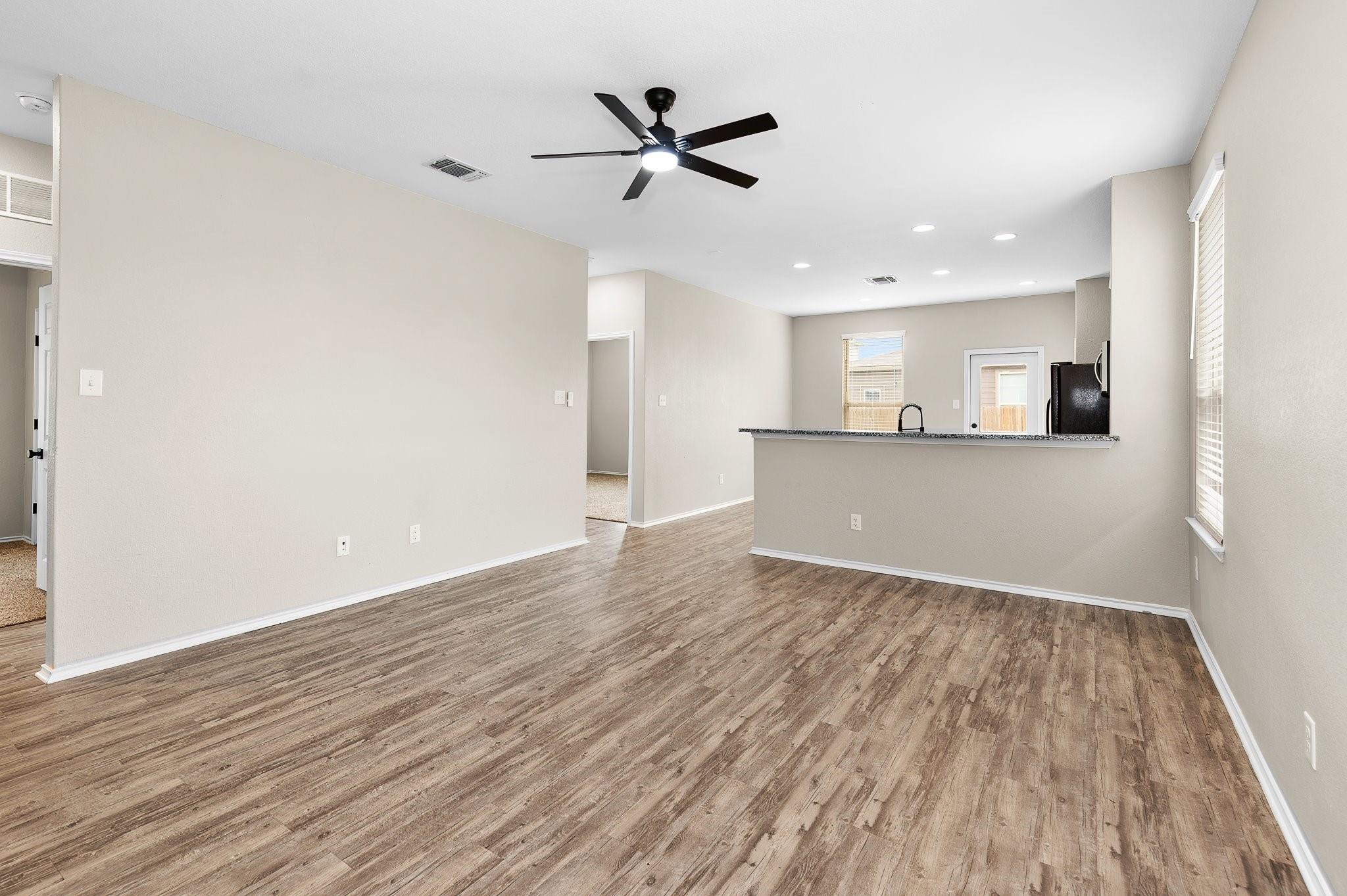 508 Crane Crest Dr, Jarrell, TX 76537