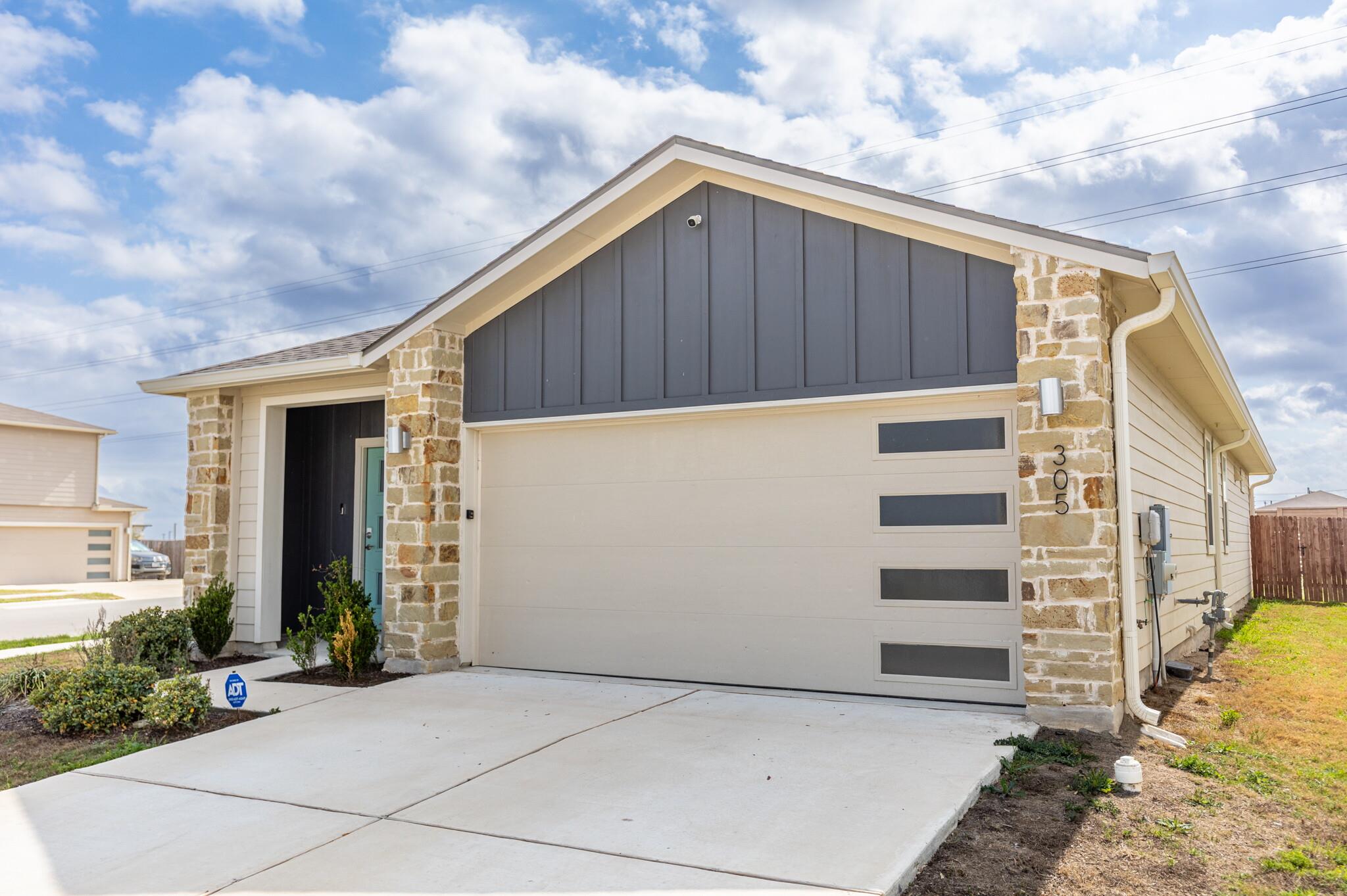 305 FAIRFAX Ave, San Marcos, TX 78666