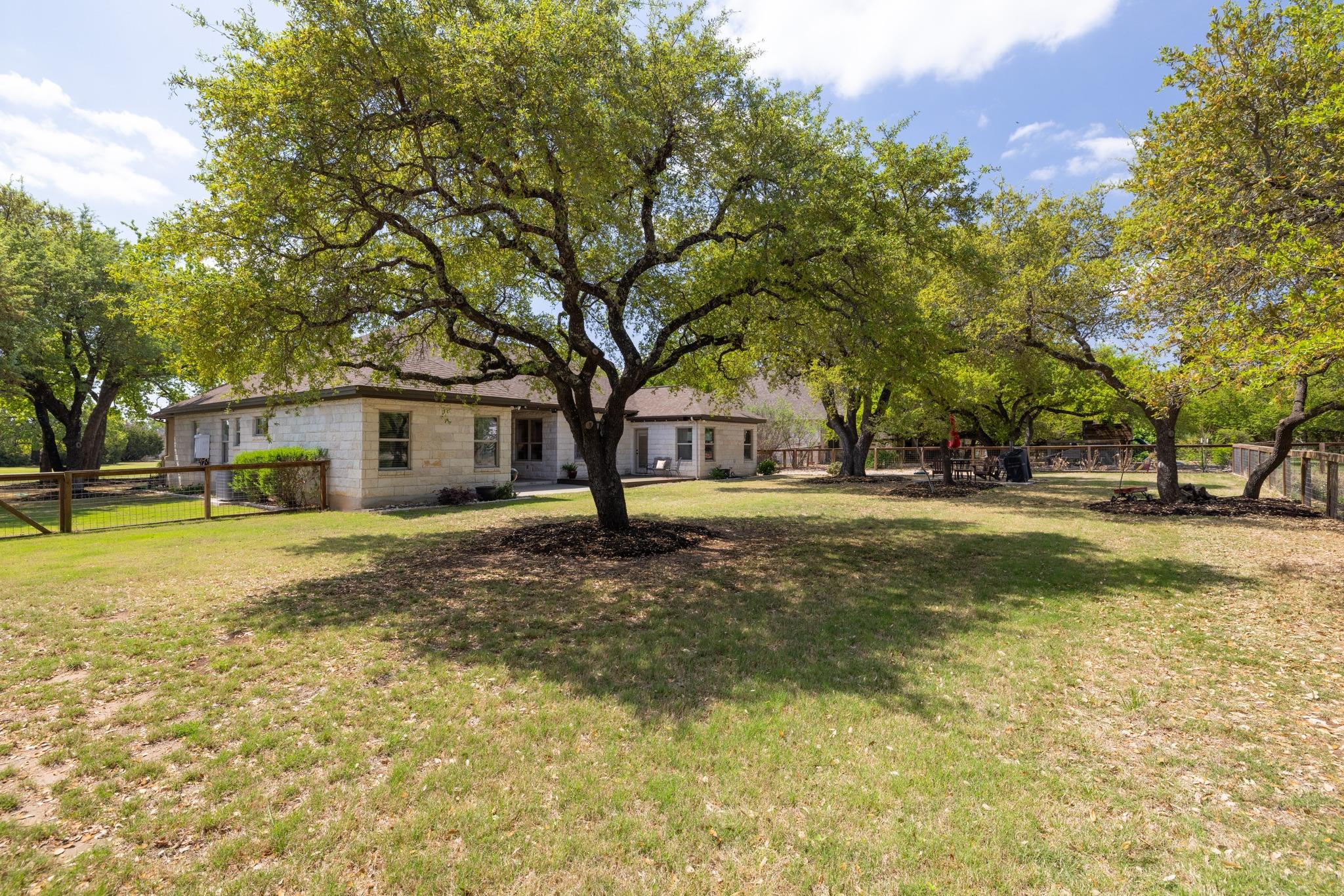 909 Highland Spring Ln, Georgetown, TX 78633