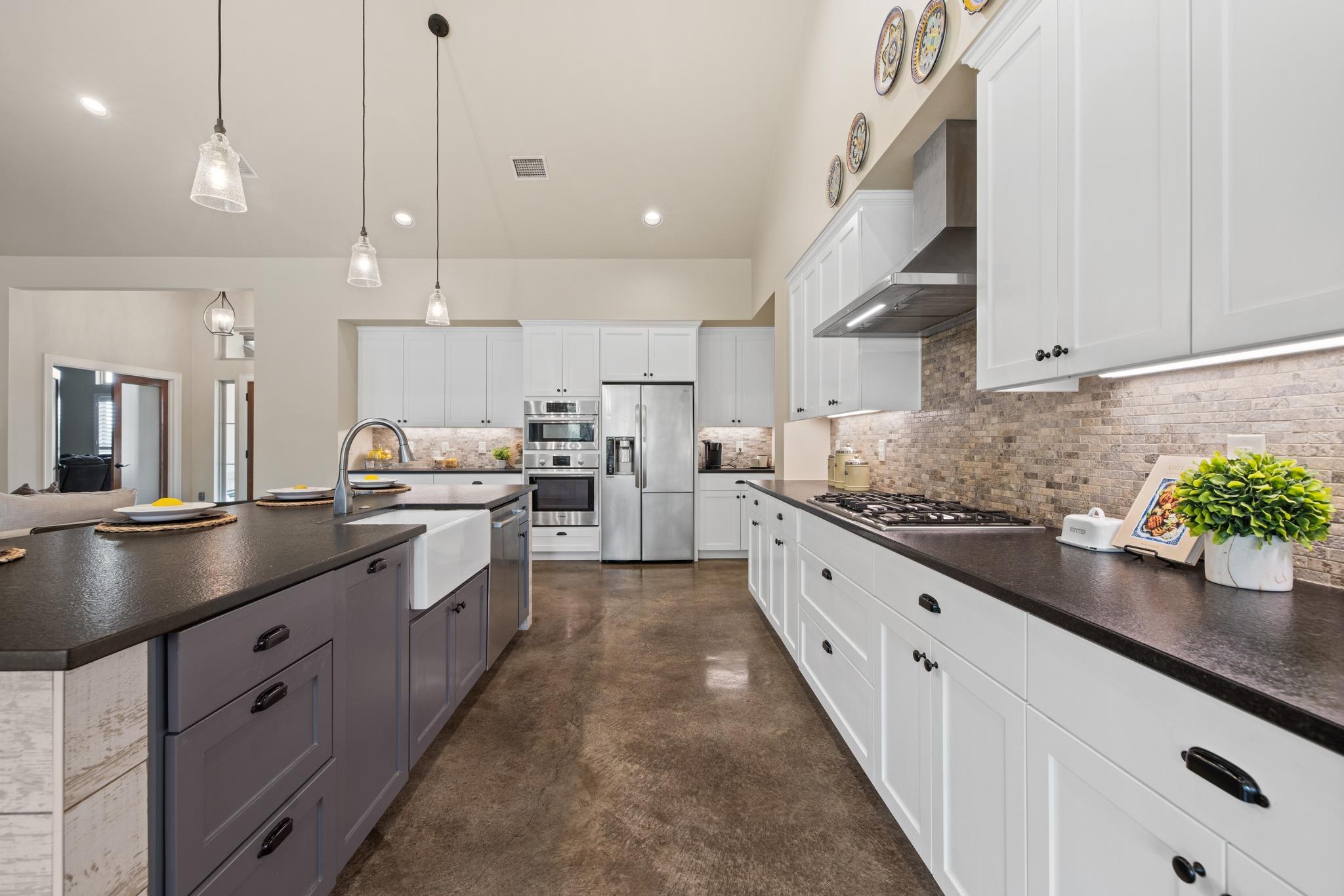 909 Highland Spring Ln, Georgetown, TX 78633