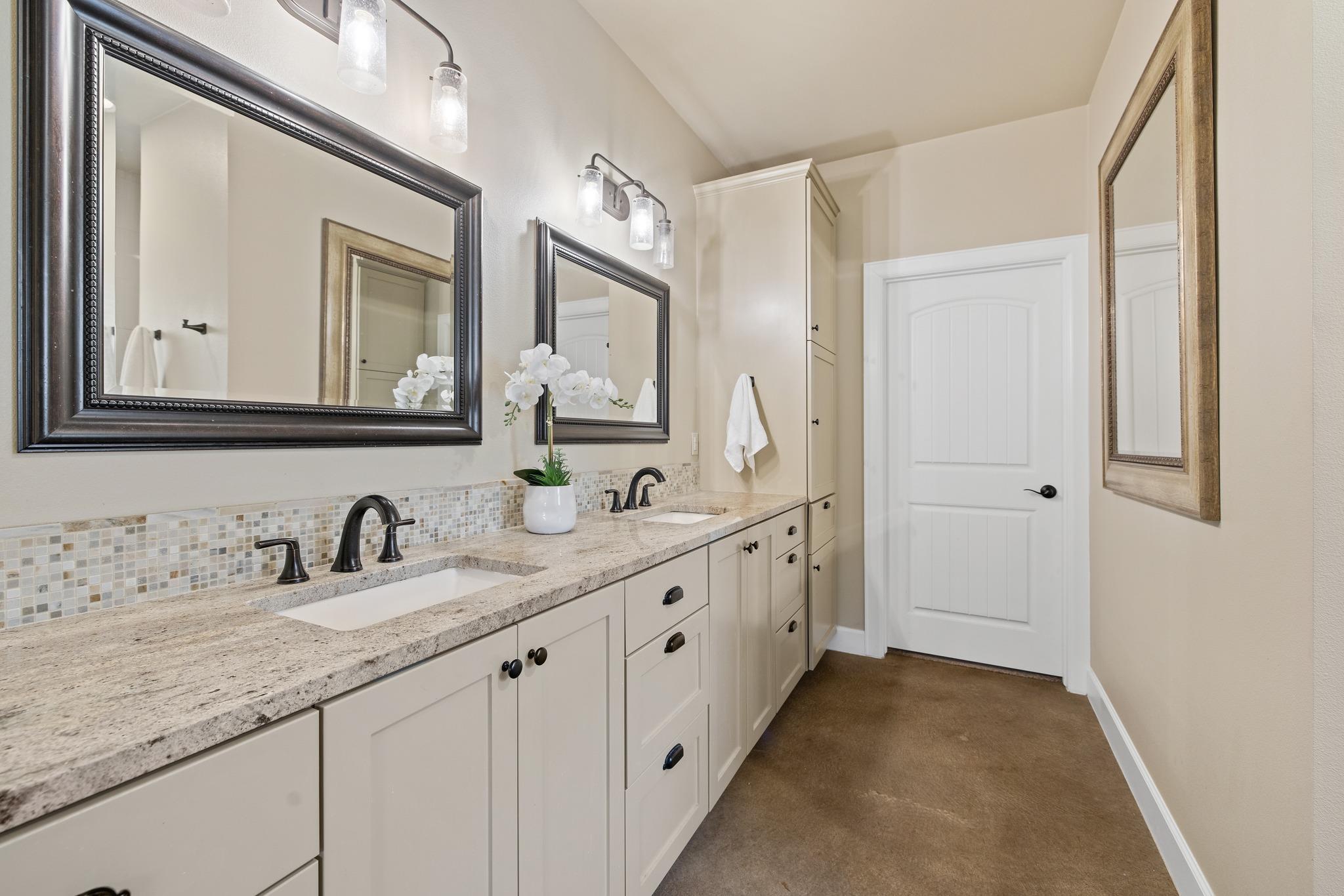 909 Highland Spring Ln, Georgetown, TX 78633