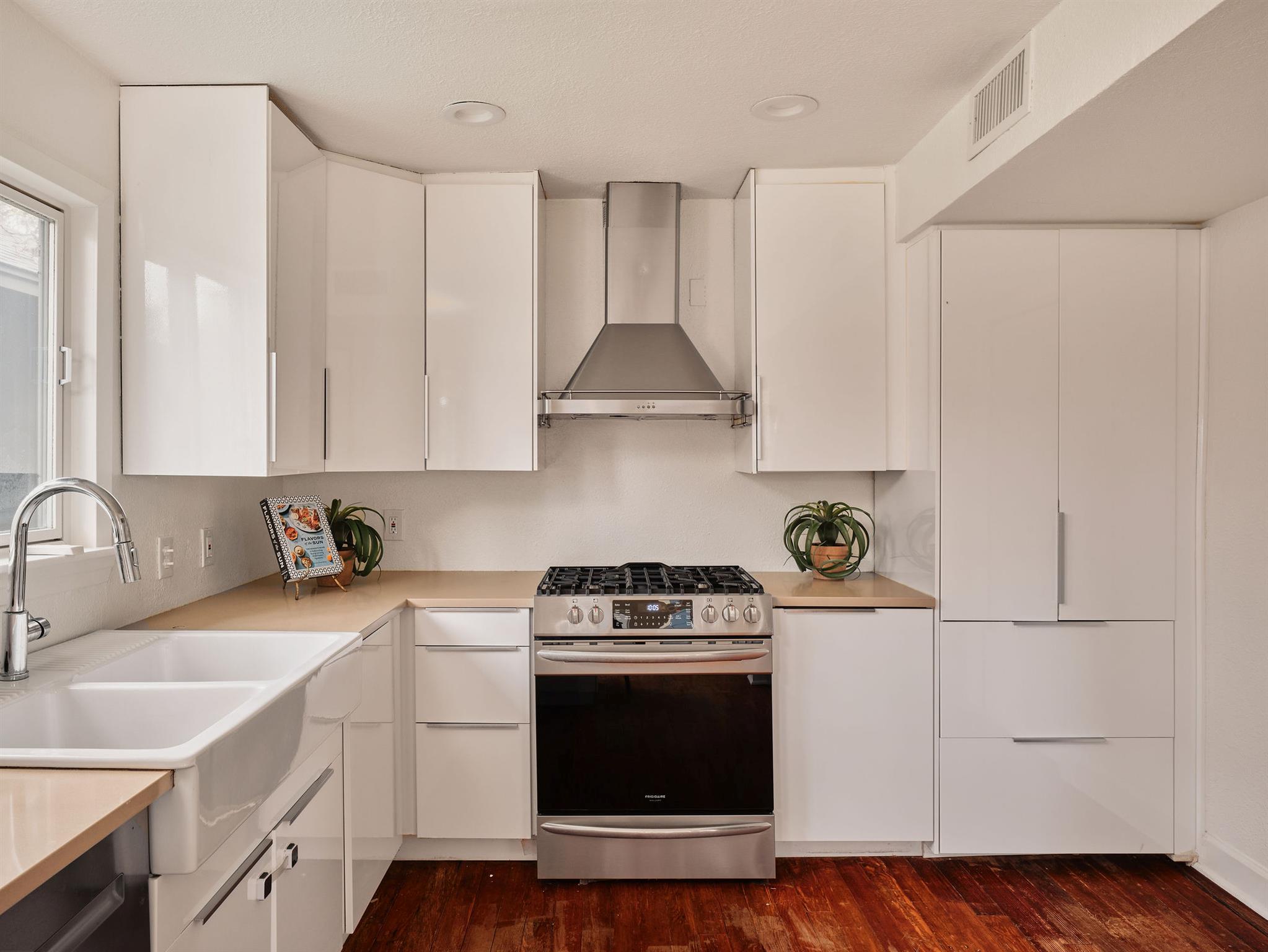 1709 Brackenridge St, Austin, TX 78704