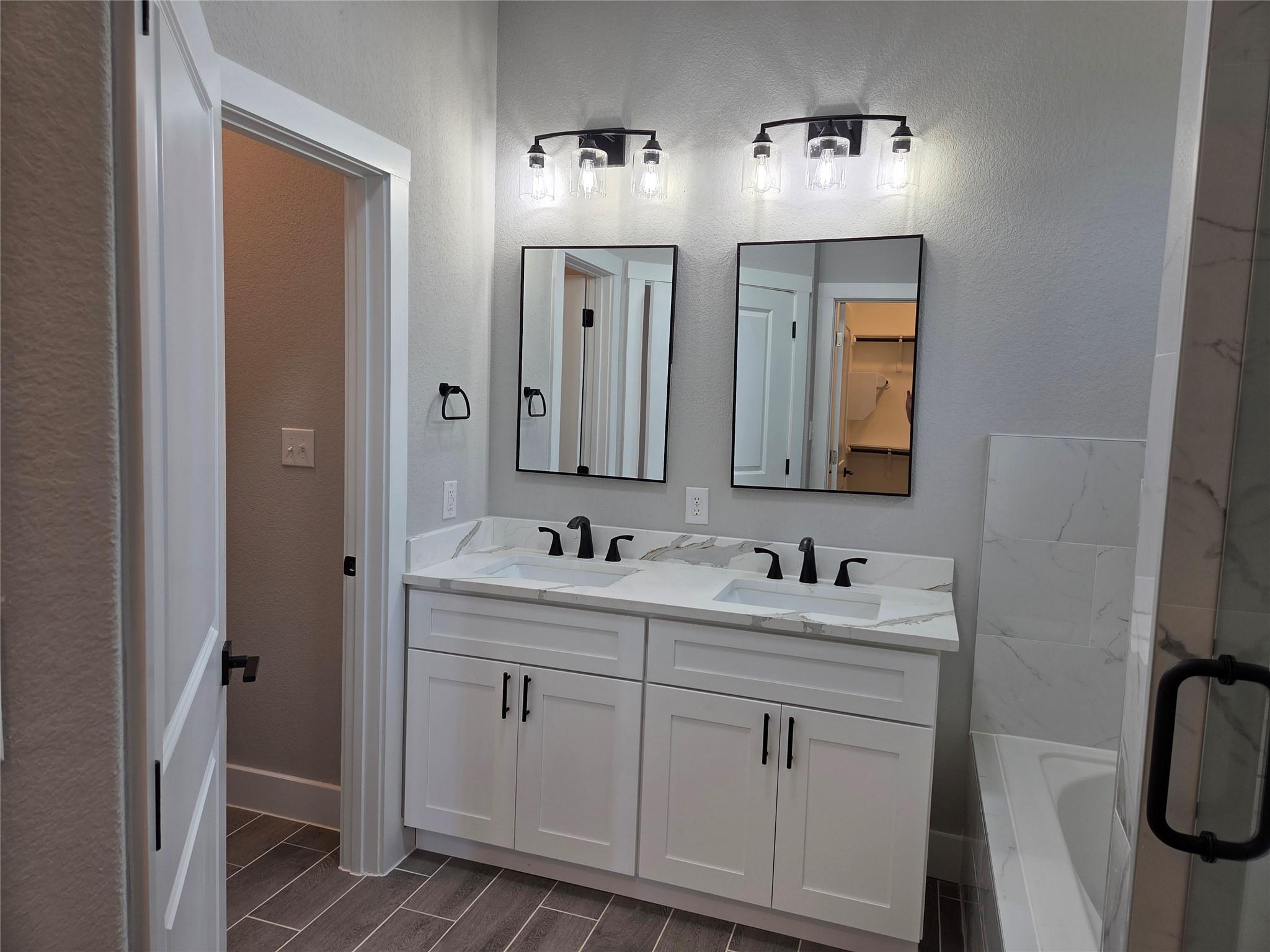 137 Waimanalo Ln, Bastrop, TX 78602